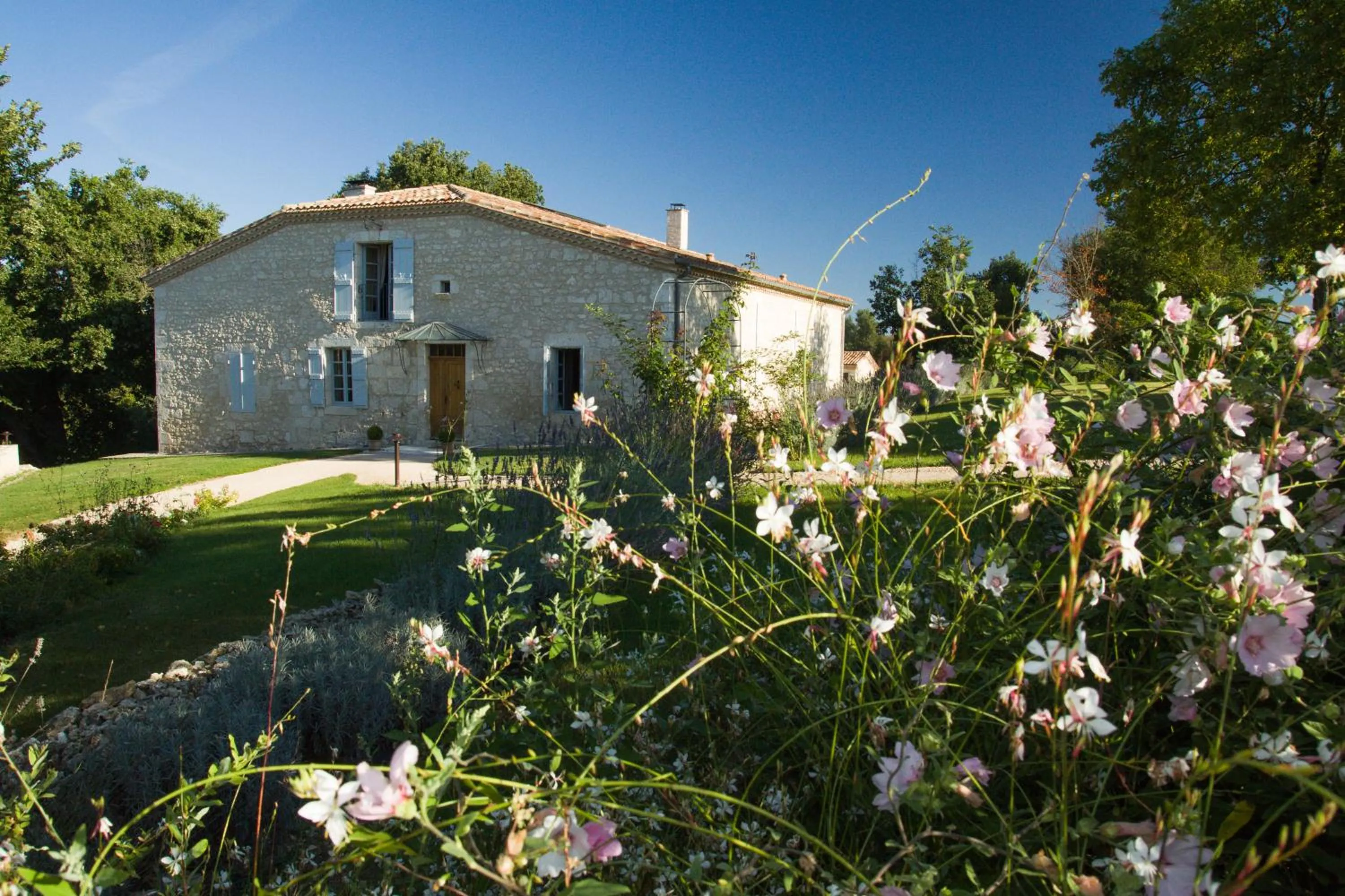 Facade/entrance in Chambres d'hôtes Domaine de Nazère