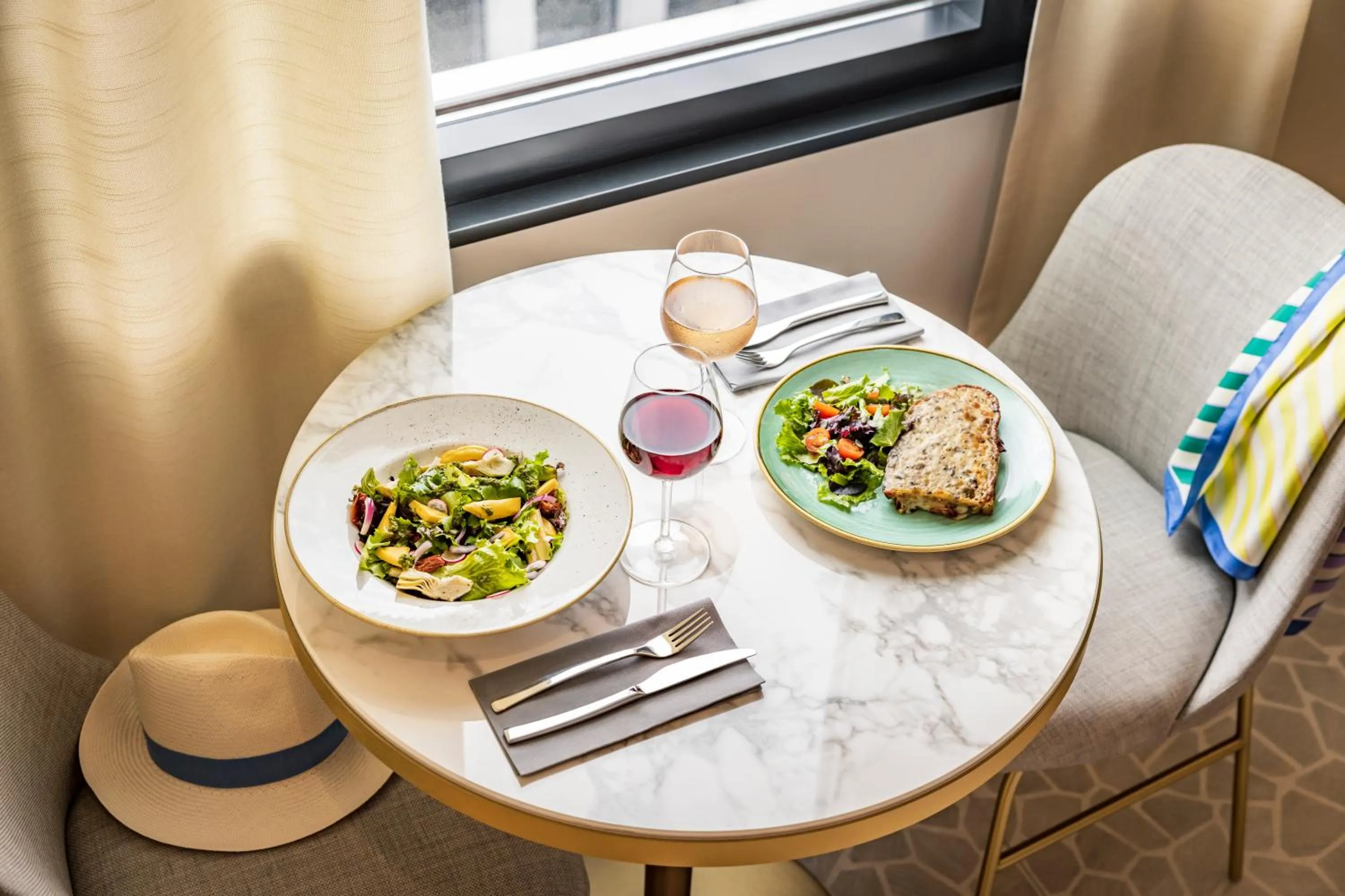 Lounge or bar in OKKO Hotels Nice Aéroport