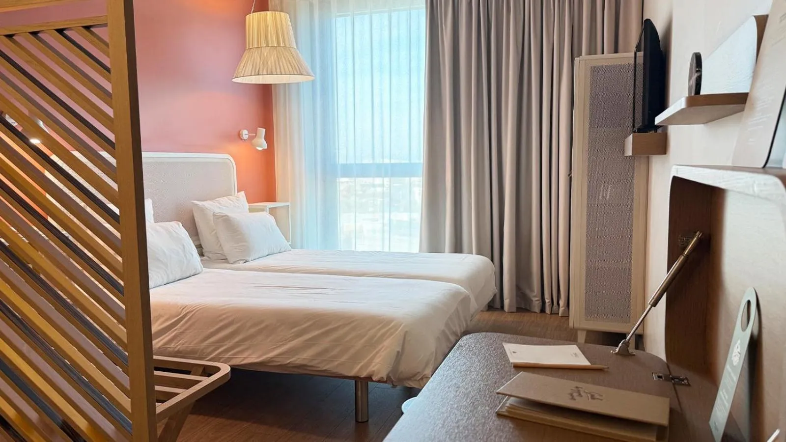 Bed in OKKO Hotels Nice Aéroport