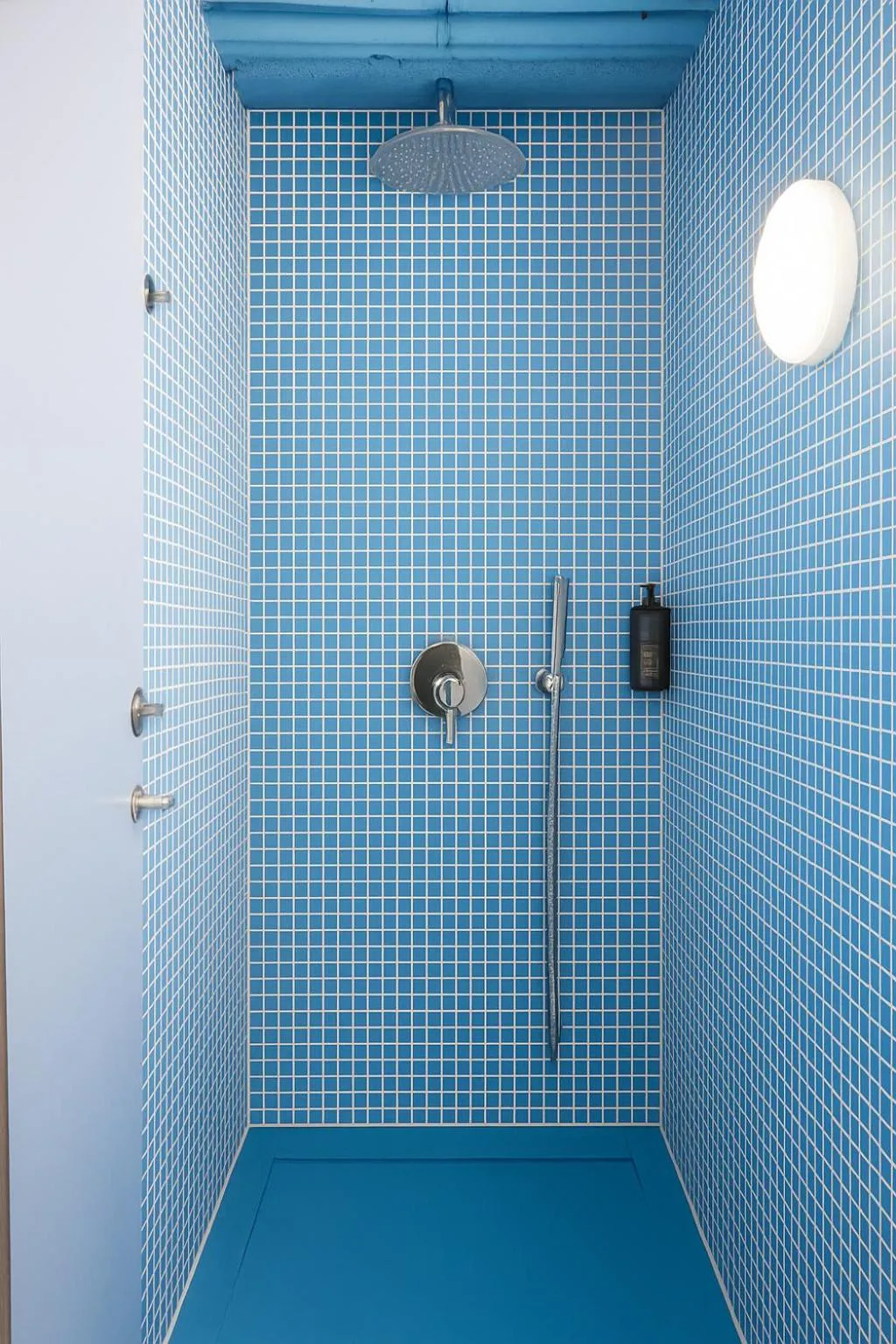 Shower in Latroupe Poblenou Beach