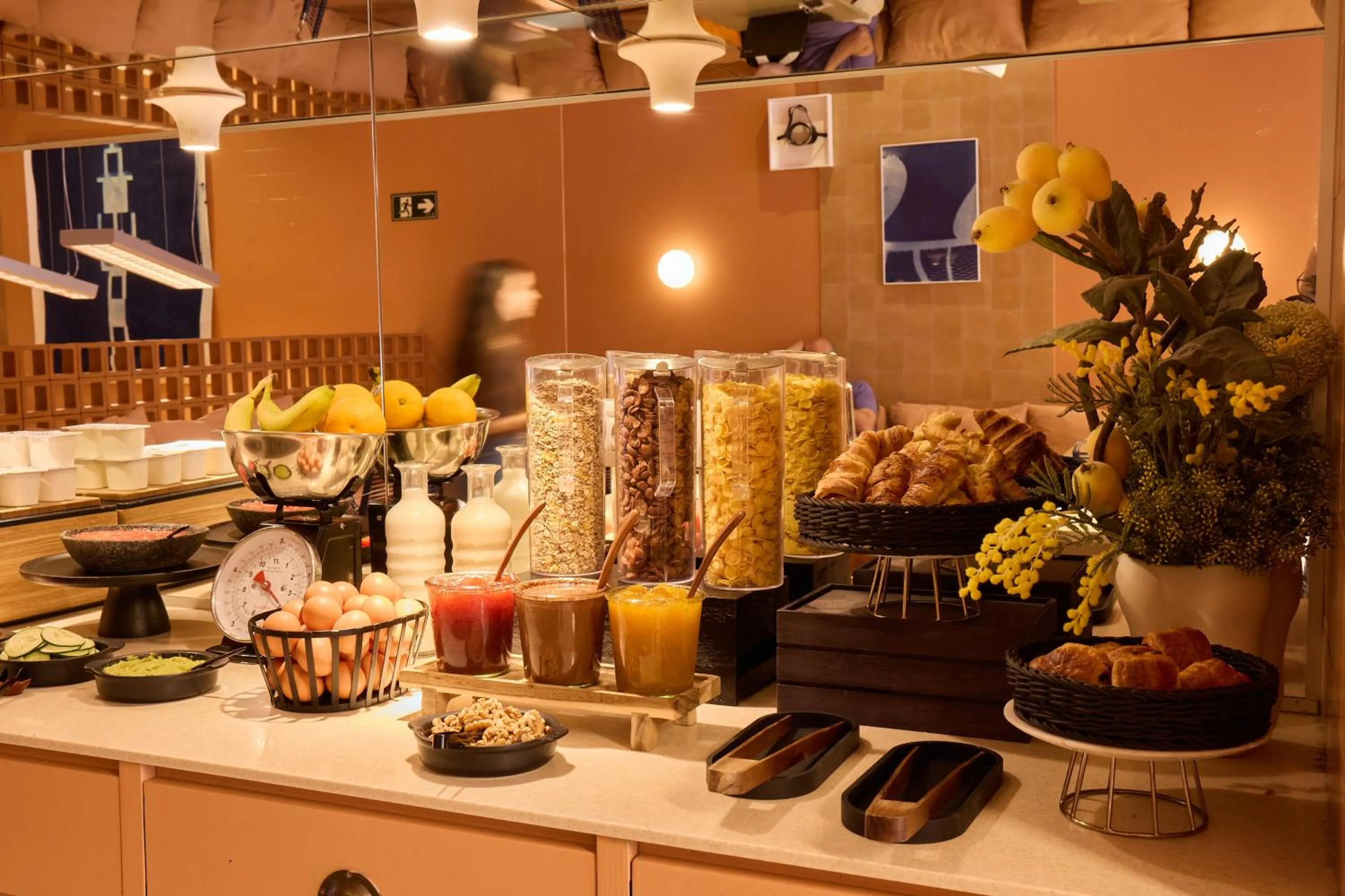 Breakfast in Latroupe Poblenou Beach