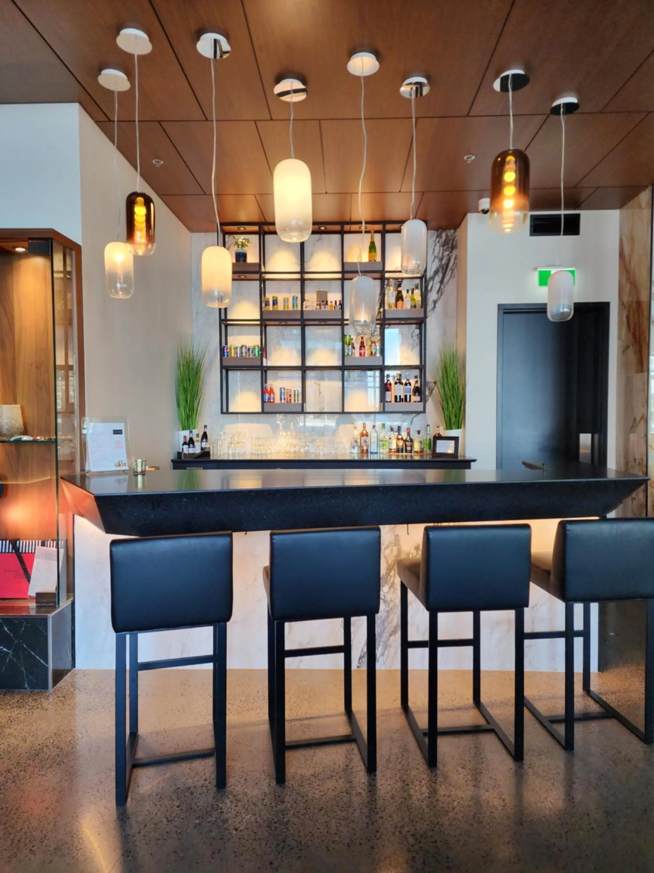 Lounge or bar in Grand Times Hotel Laval - Centropolis