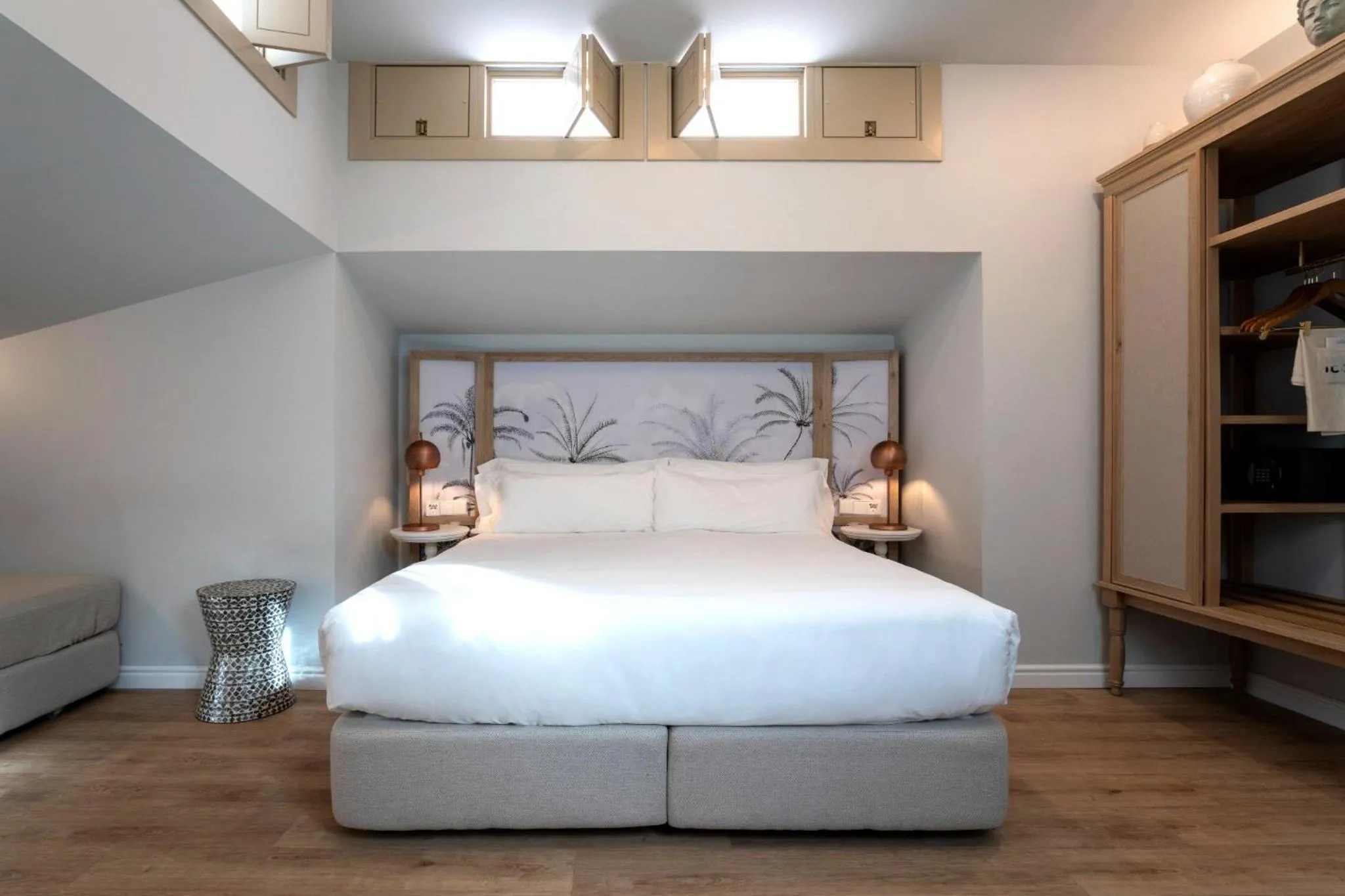 Bedroom, Bed in ICON Malabar