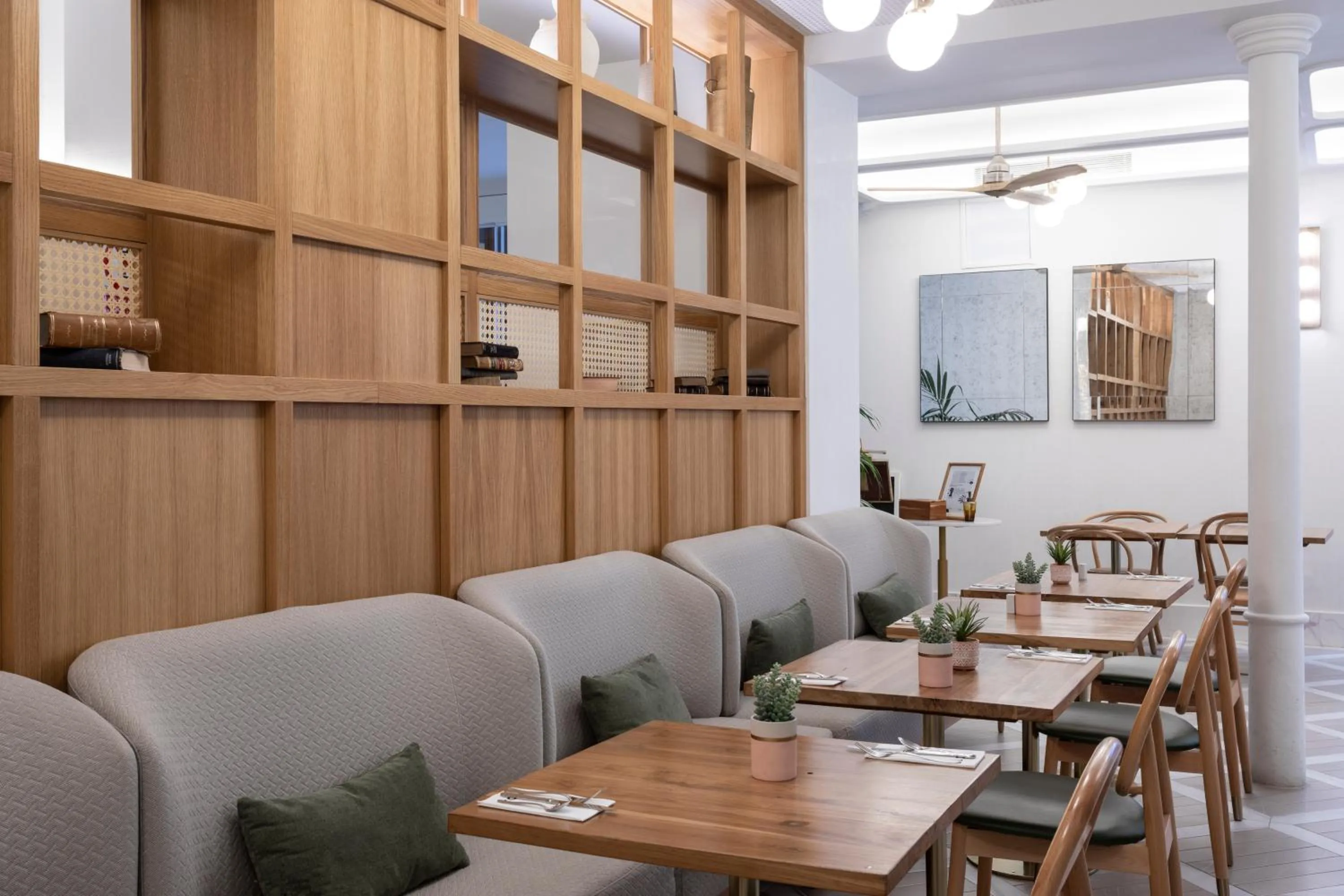 Restaurant/places to eat in ICON Malabar