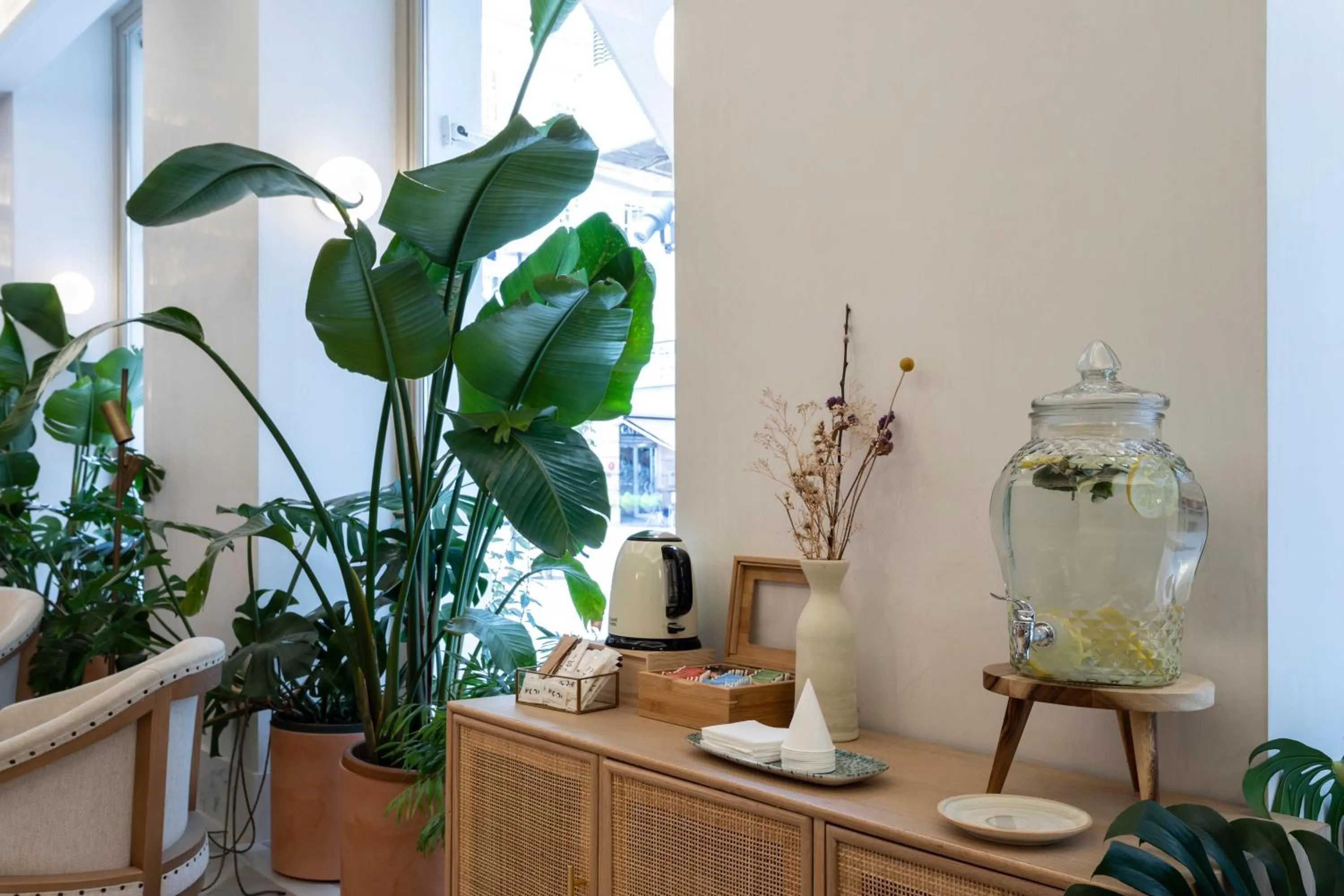 Coffee/tea facilities in ICON Malabar