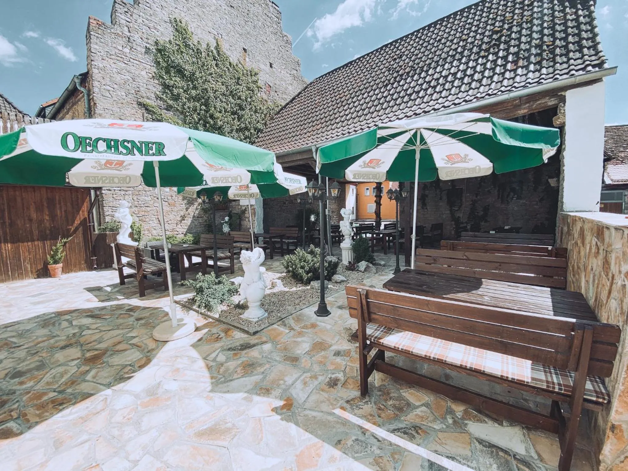 Restaurant/places to eat in Hotel Schwarzach am Main