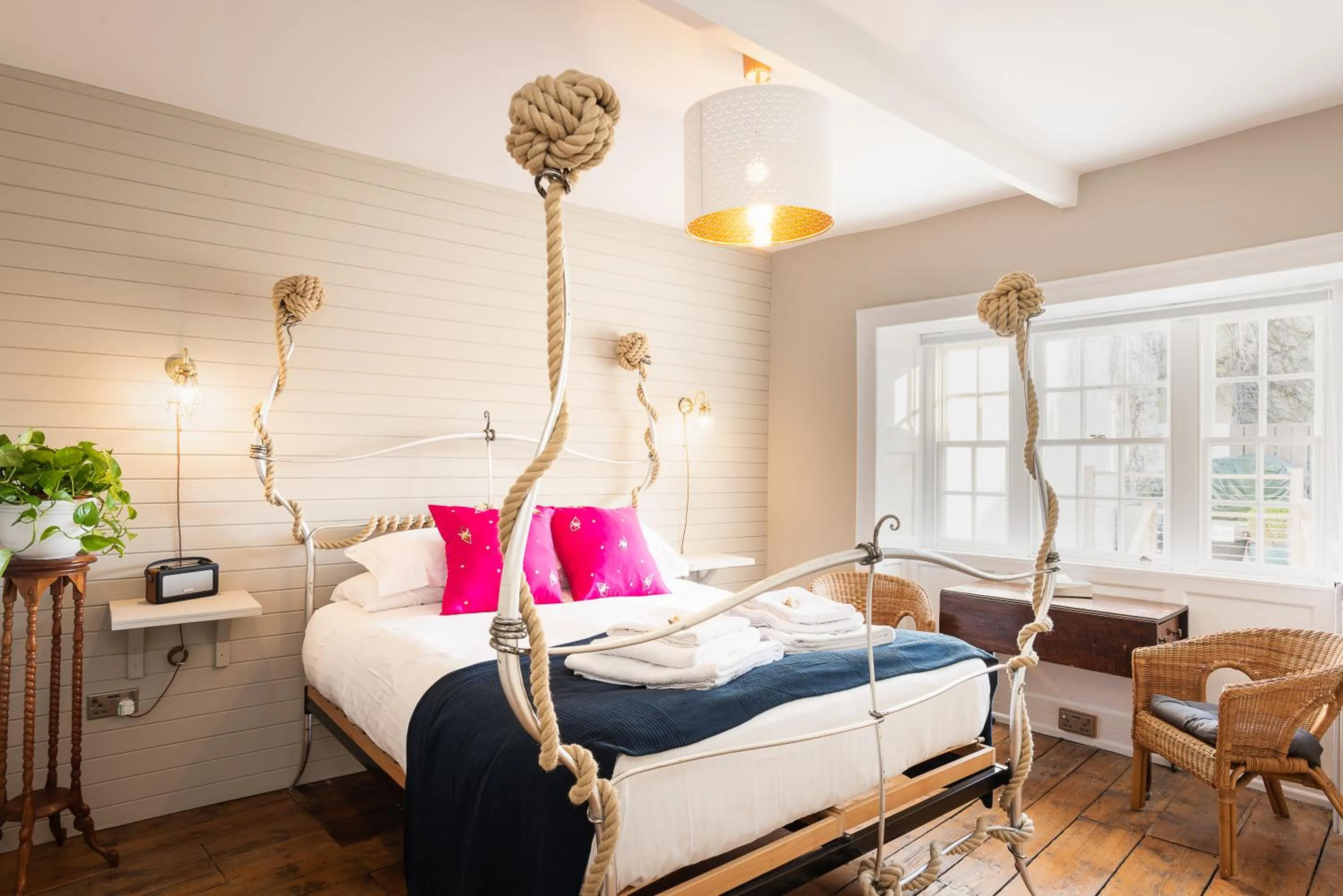 Bedroom, Bed in Lyme 1 Hotel