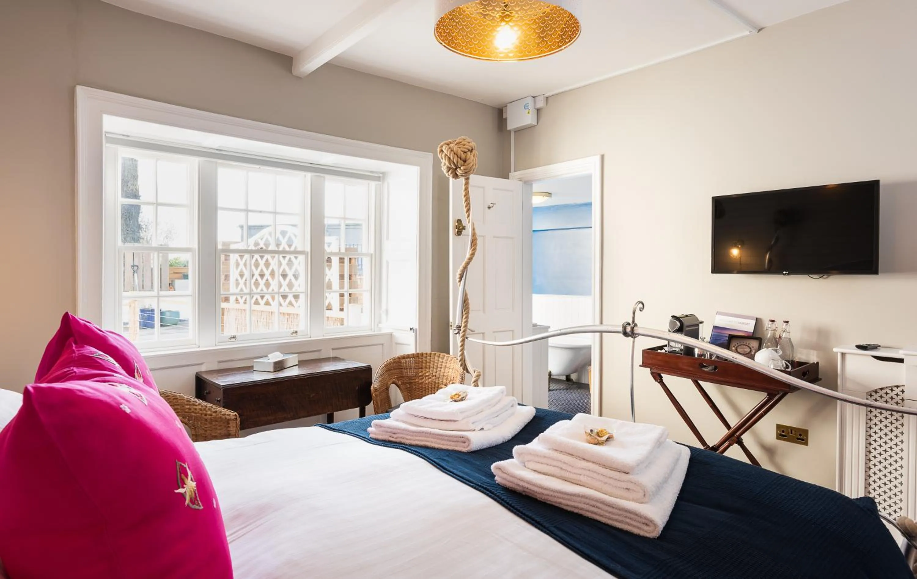 Bedroom, Bed in Lyme 1 Hotel