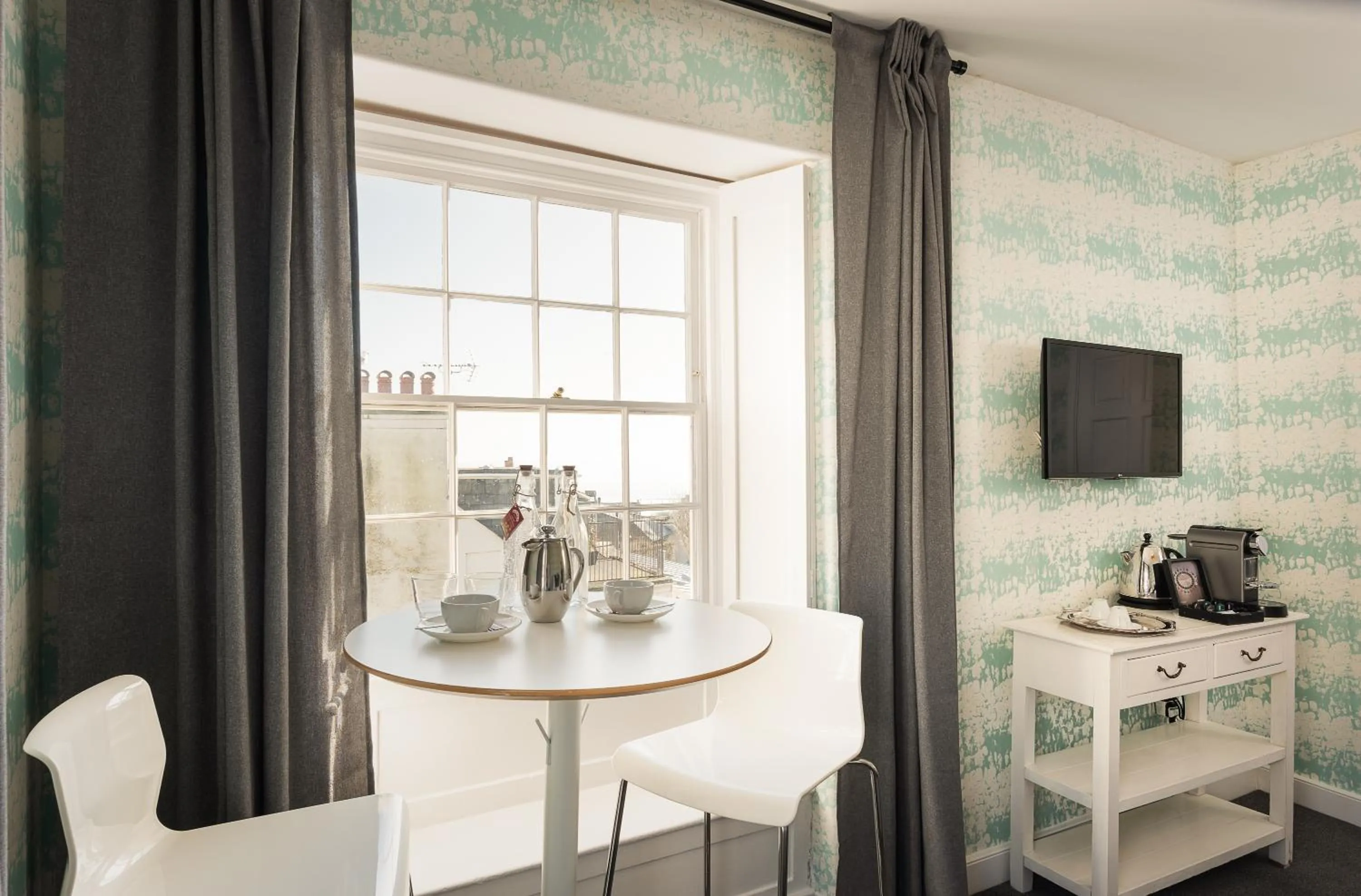 Bedroom in Lyme 1 Hotel