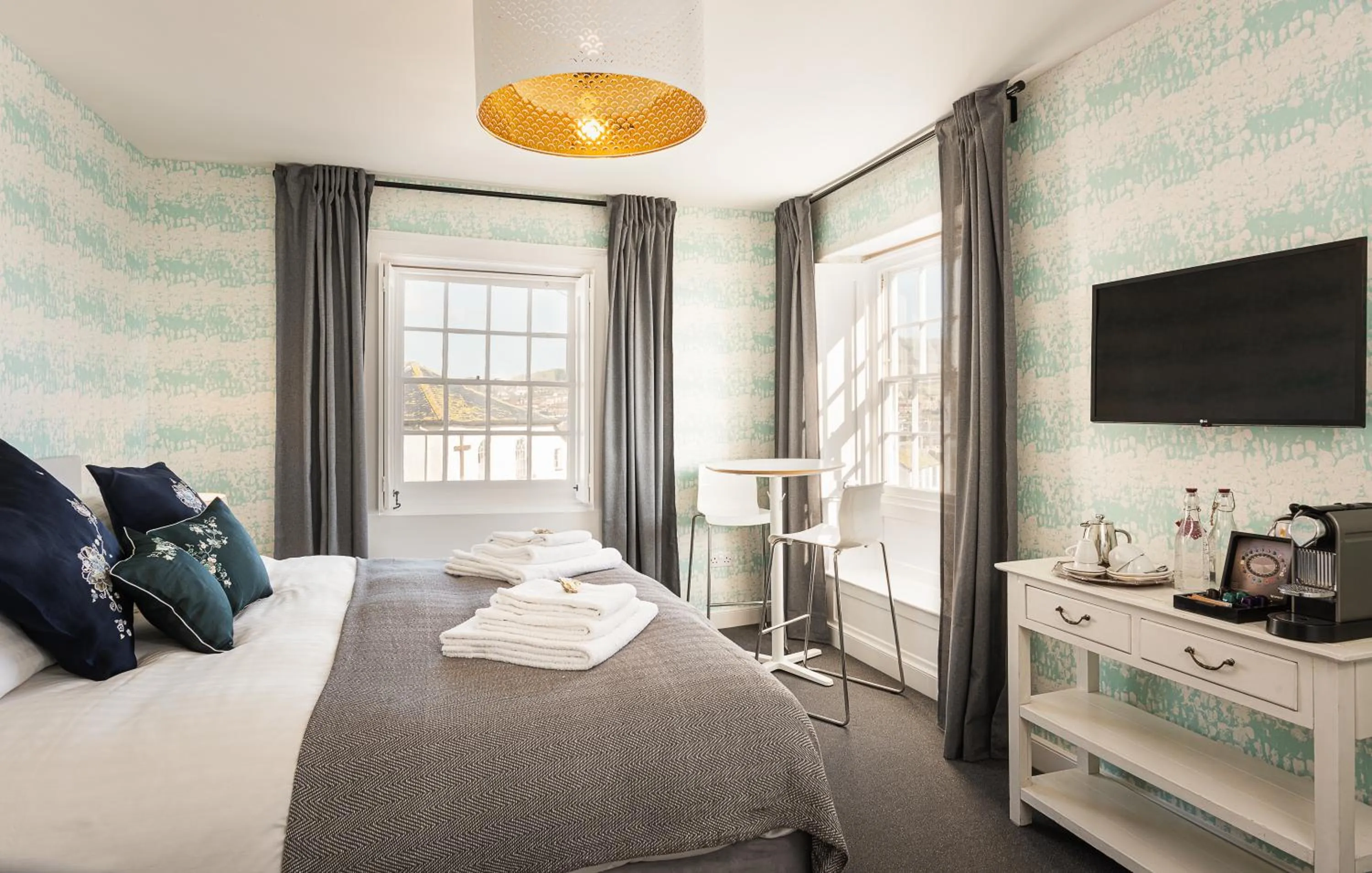 Bedroom, Bed in Lyme 1 Hotel