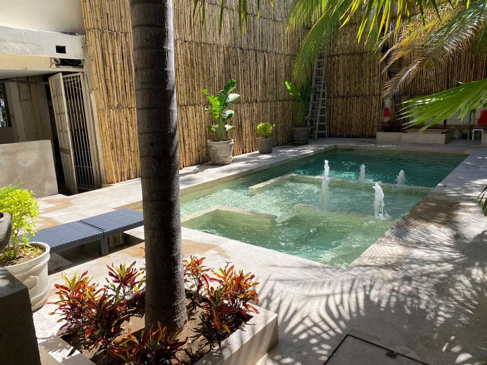 Swimming pool in Ashly Boulevard