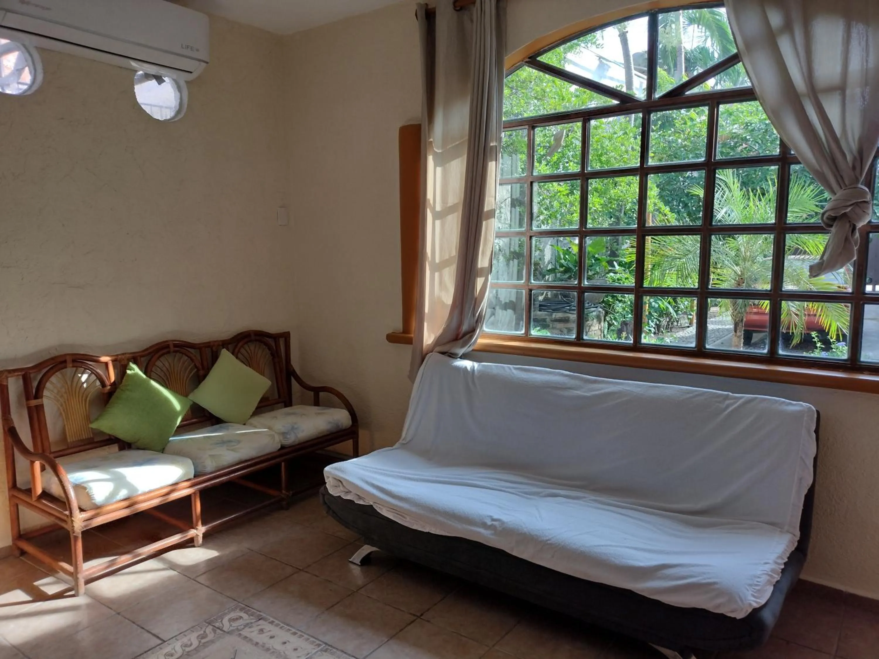 Living room, Bed in Ashly Boulevard