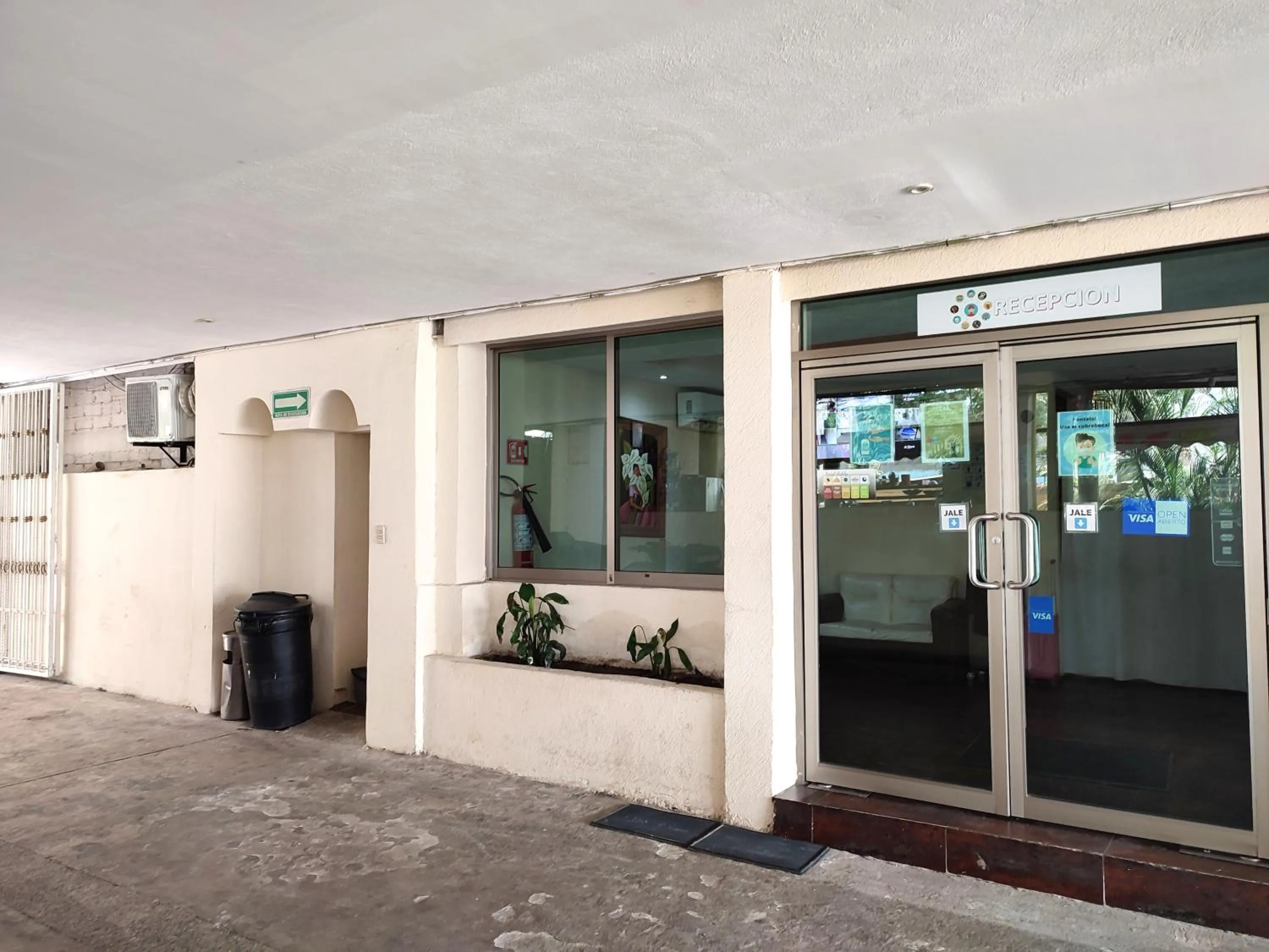 Day in Ashly Boulevard