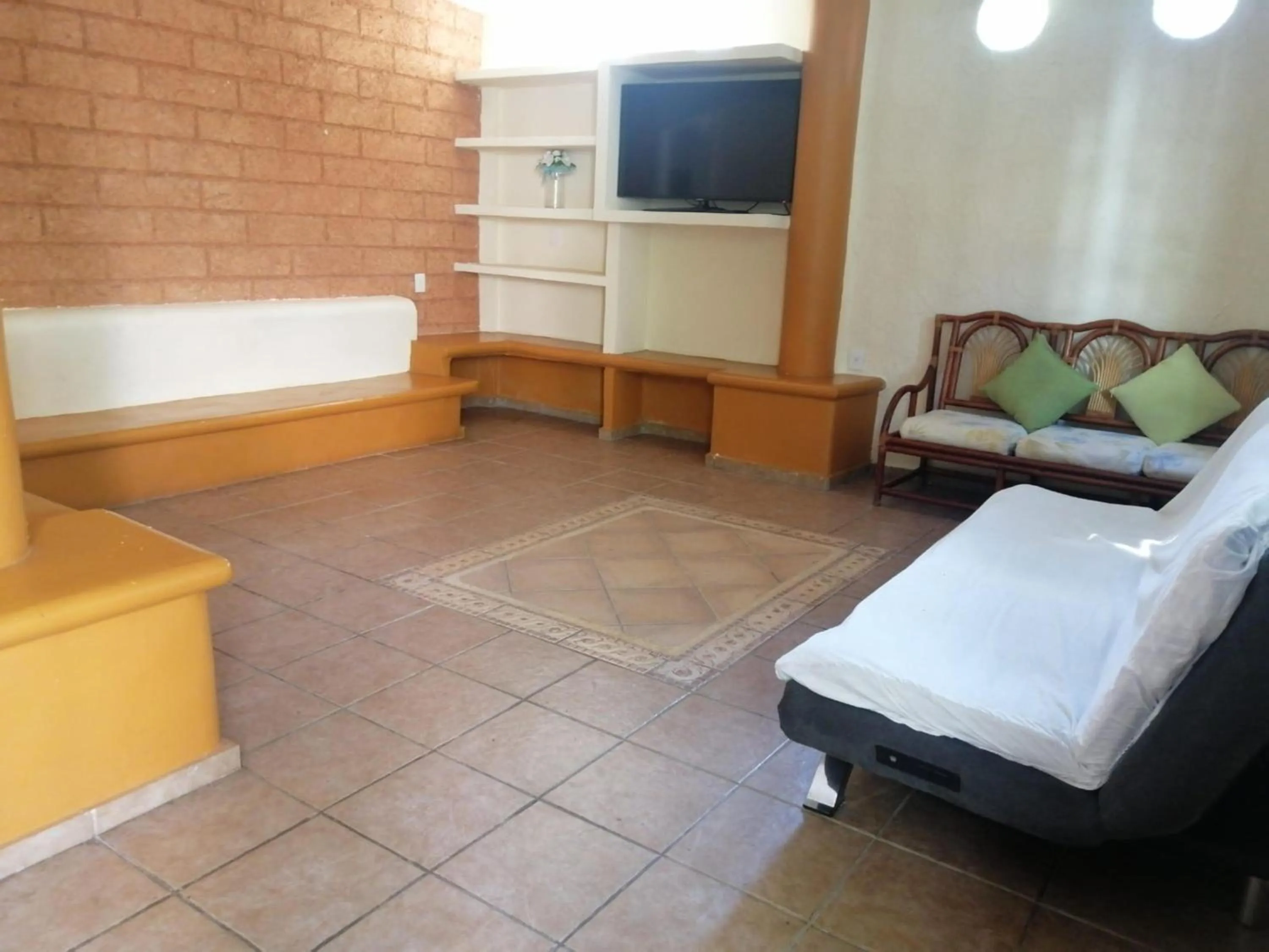 Communal lounge/ TV room, Bed in Ashly Boulevard