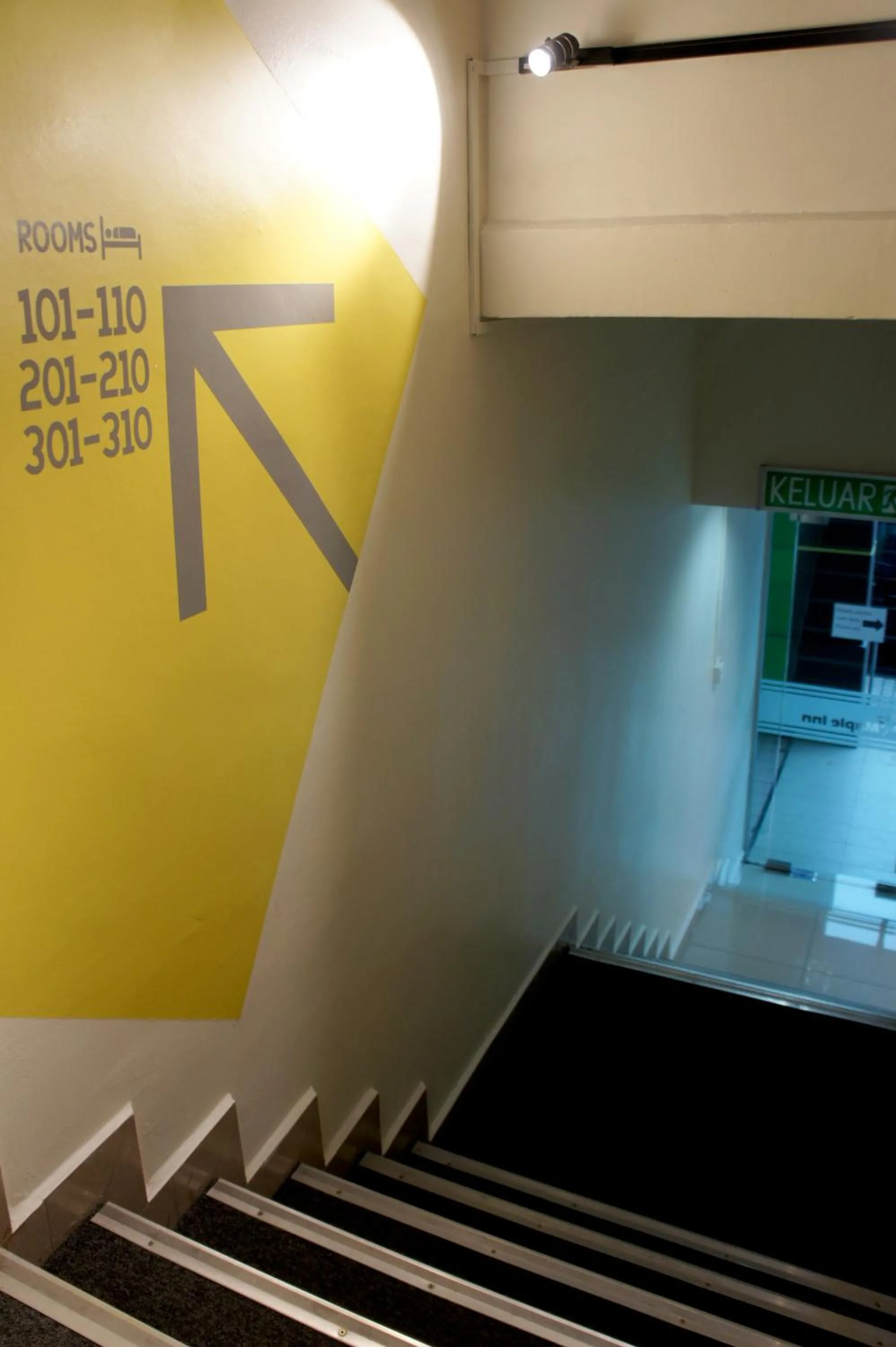 Facade/entrance in Maple Inn