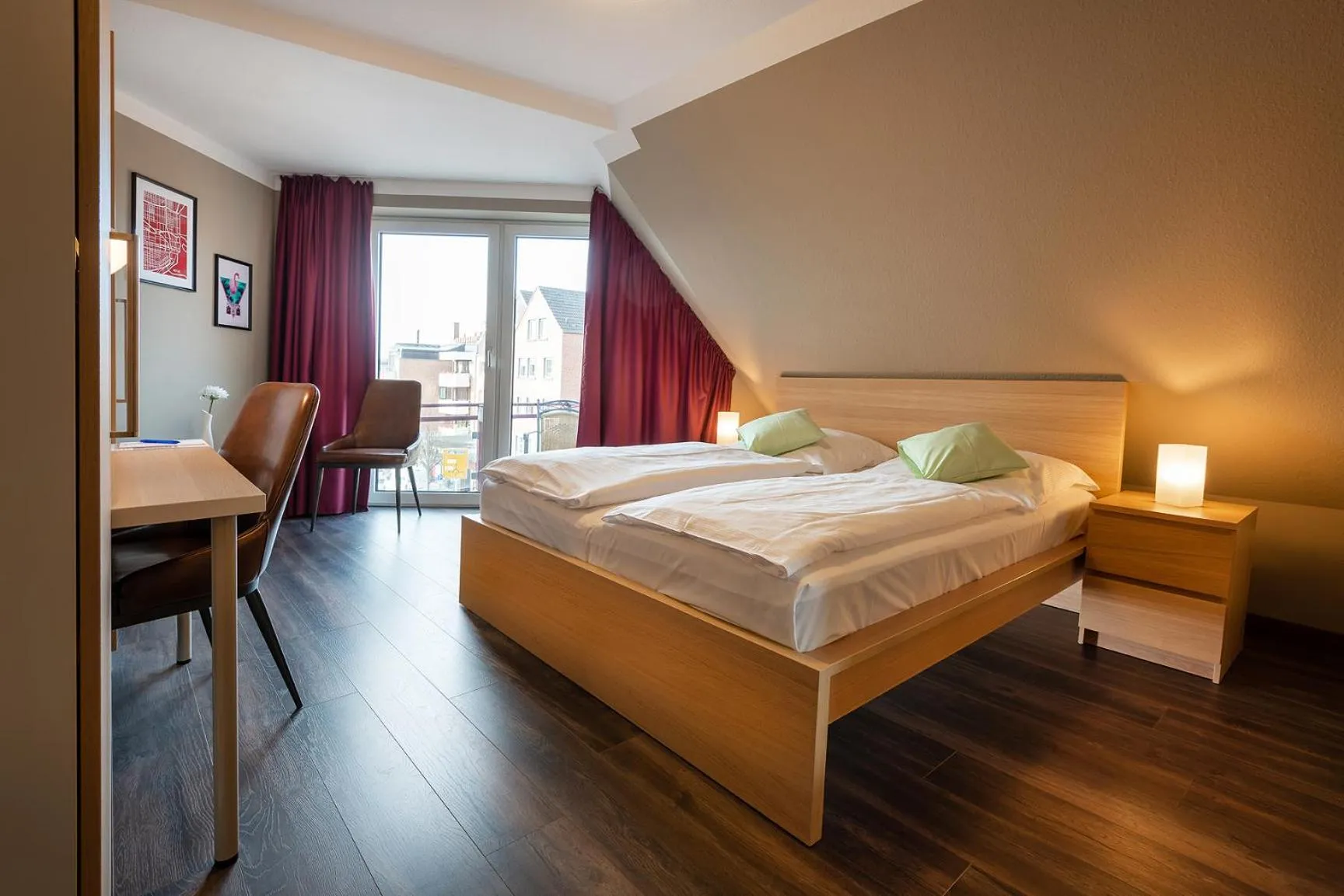 Living room, Bed in City Hotel