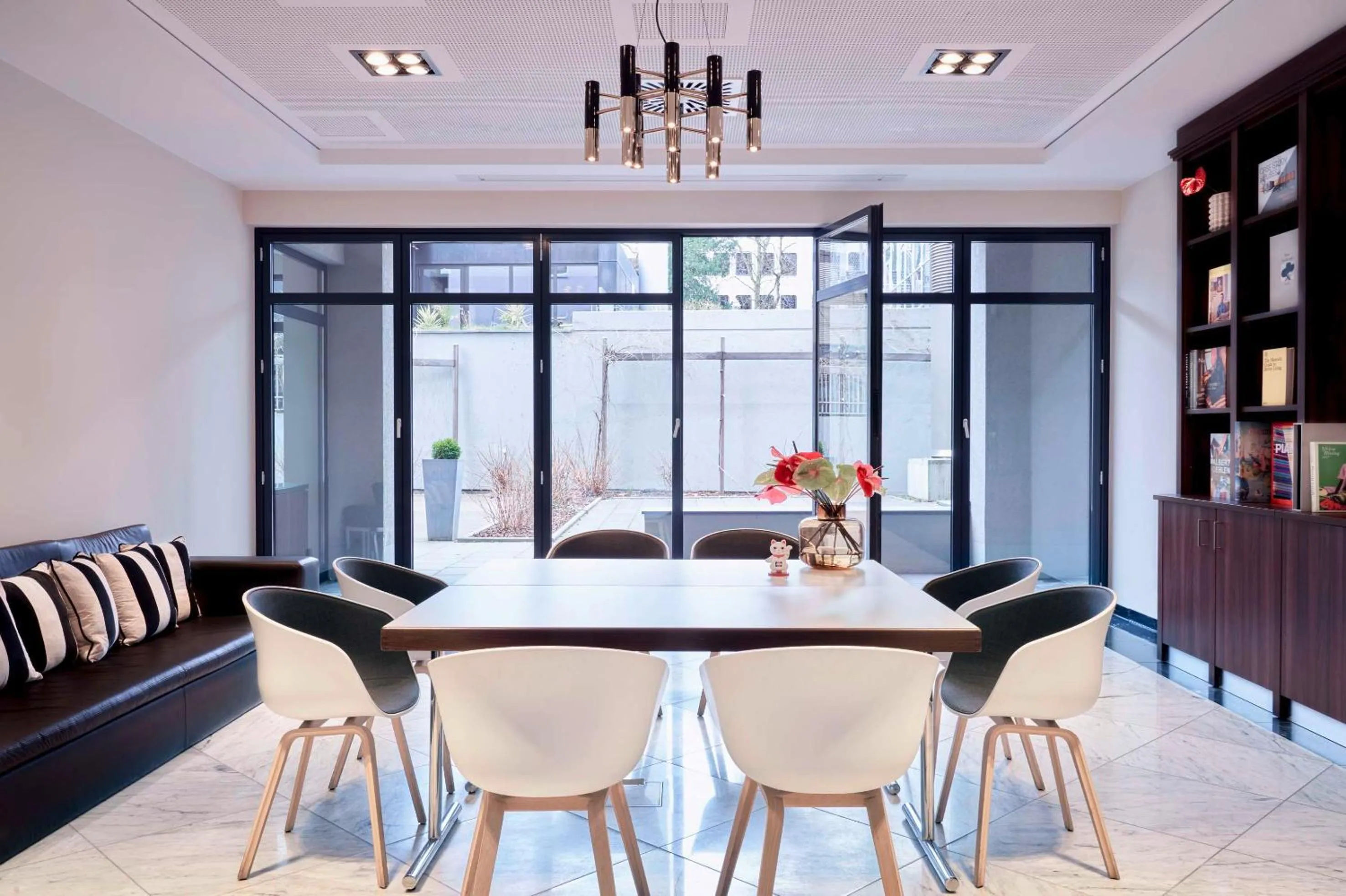 Library in Flemings Selection Hotel Frankfurt-City