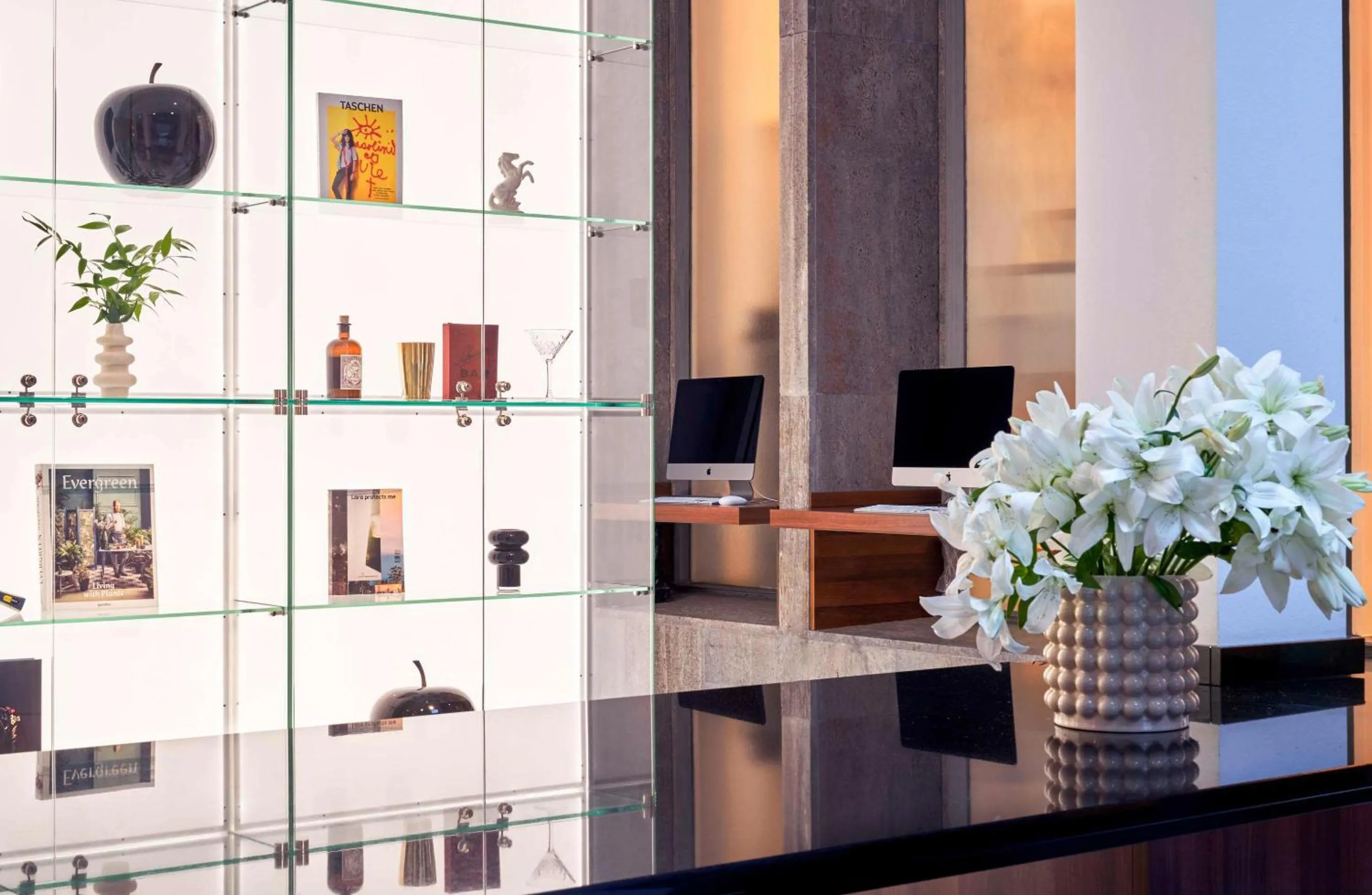 TV and multimedia in Flemings Selection Hotel Frankfurt-City