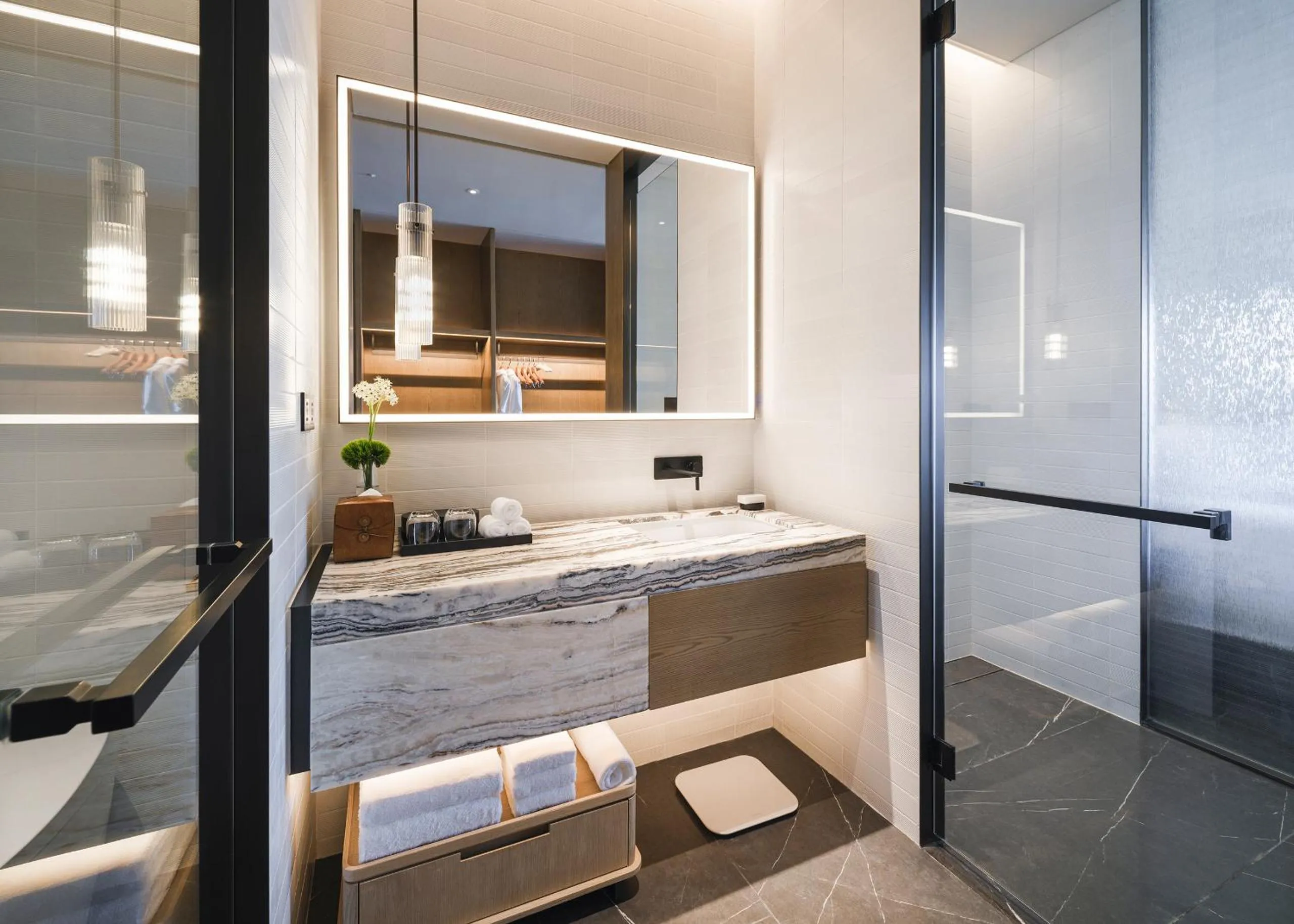 Shower in Mumian Chengdu Dong'an Lake