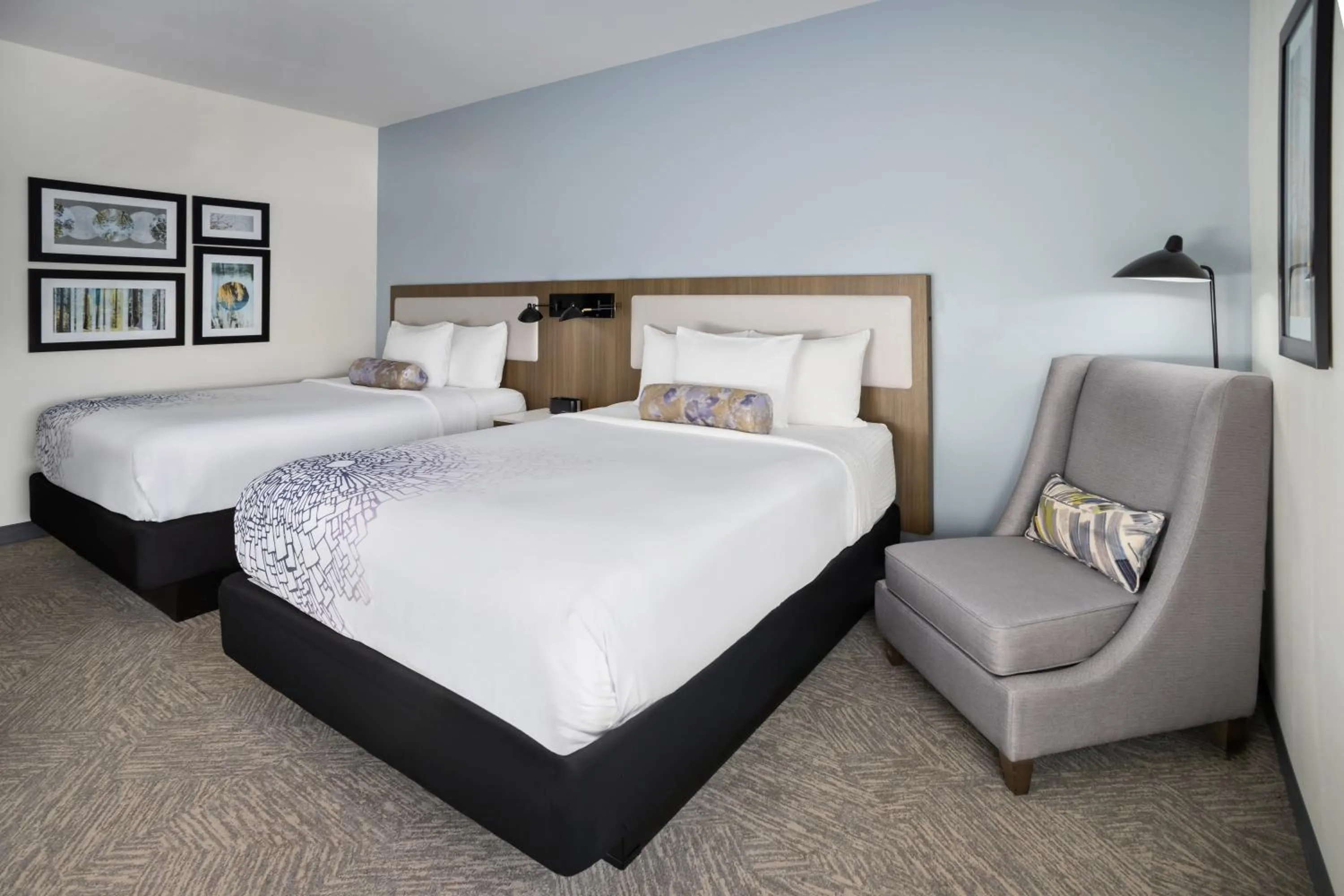 Bed in La Quinta Inn & Suites by Wyndham Locust Grove