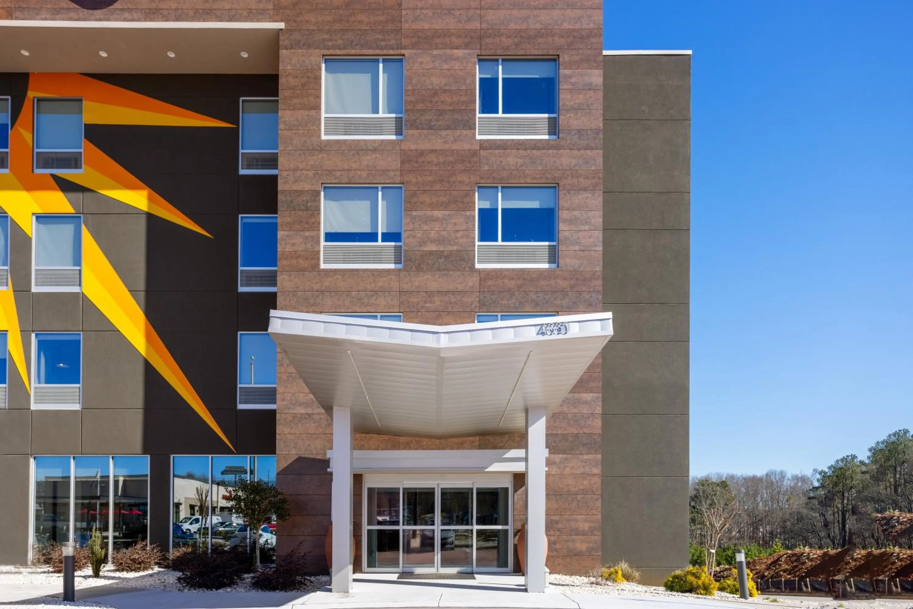 Property building in La Quinta Inn & Suites by Wyndham Locust Grove