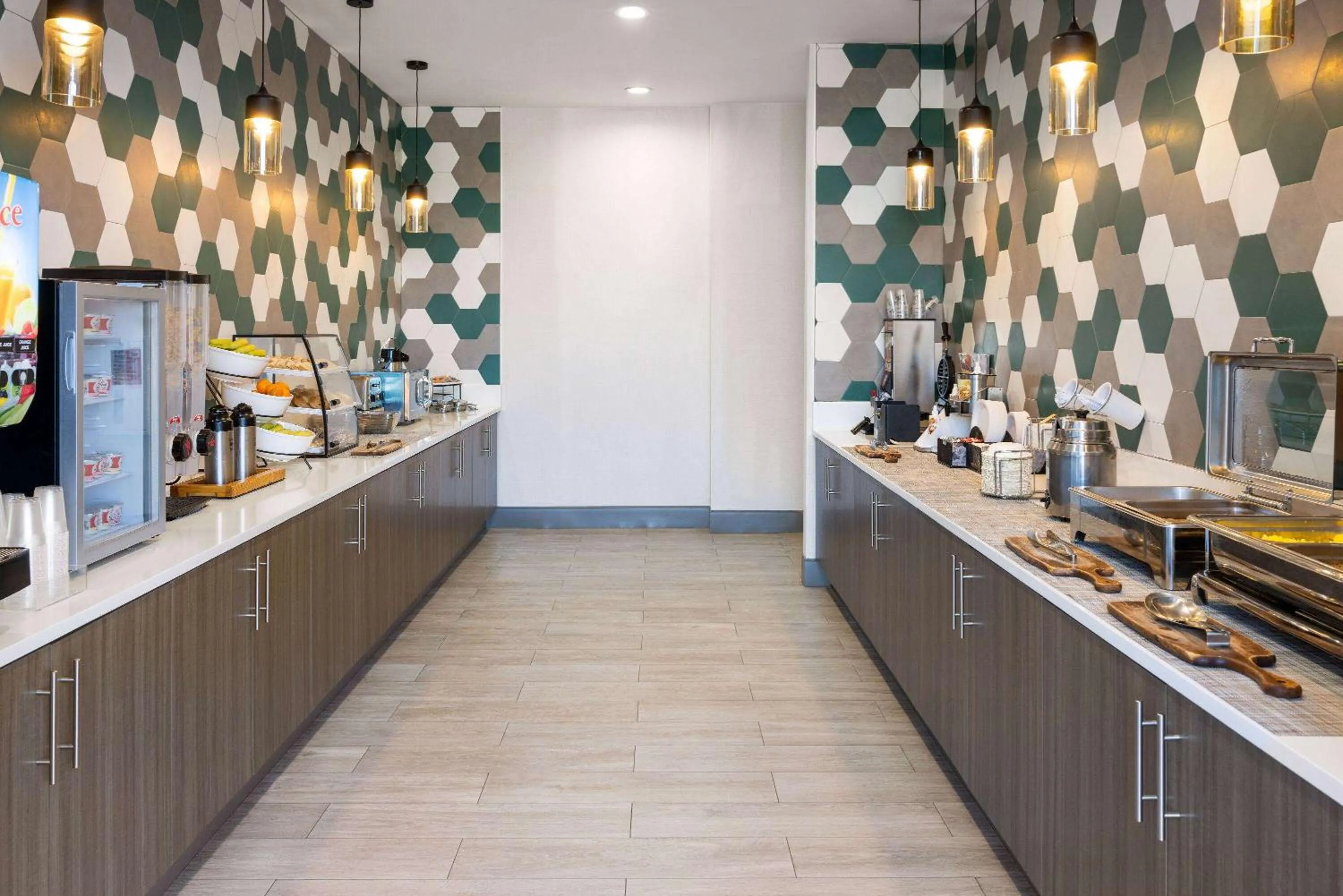 Breakfast in La Quinta Inn & Suites by Wyndham Locust Grove