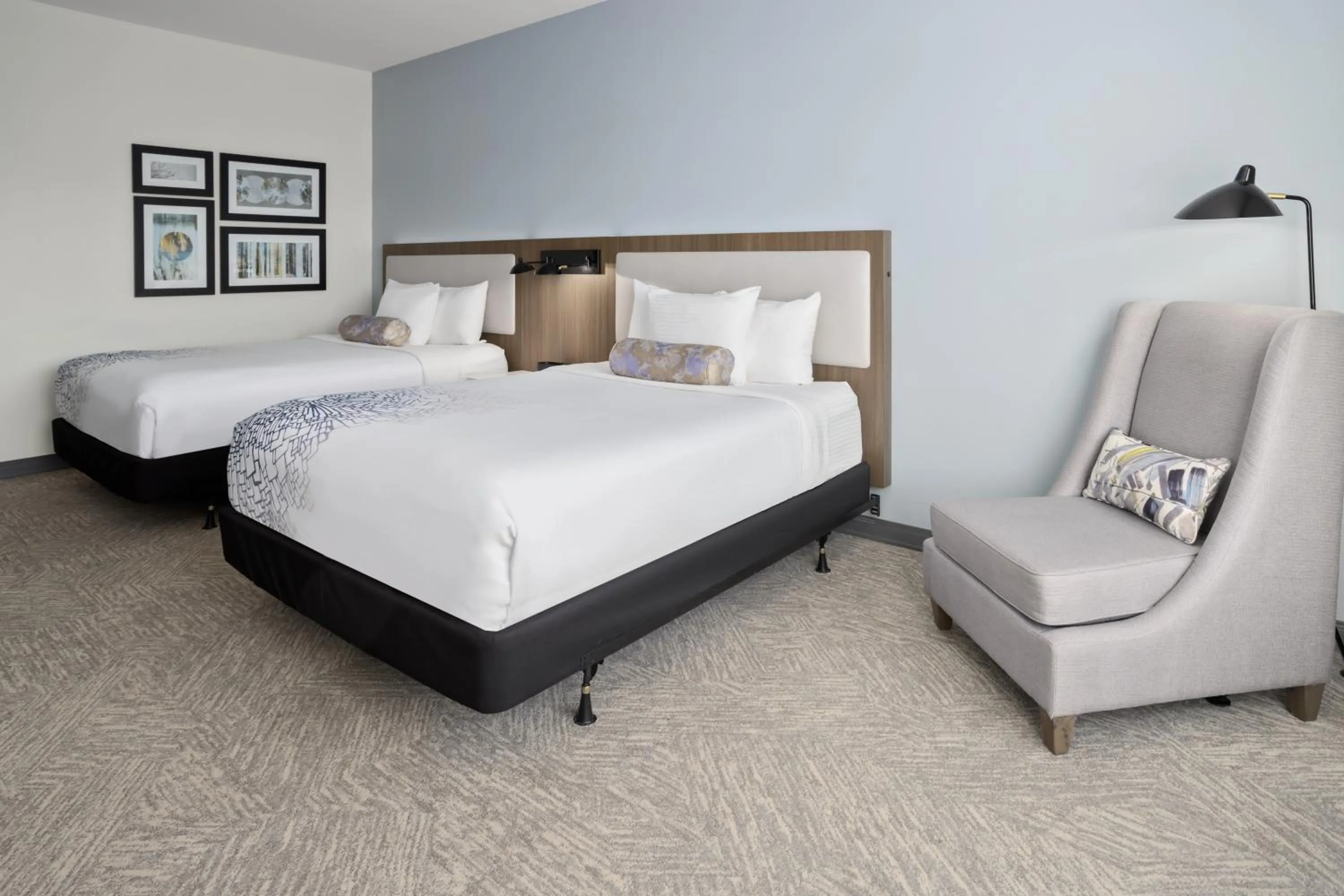 Bed in La Quinta Inn & Suites by Wyndham Locust Grove