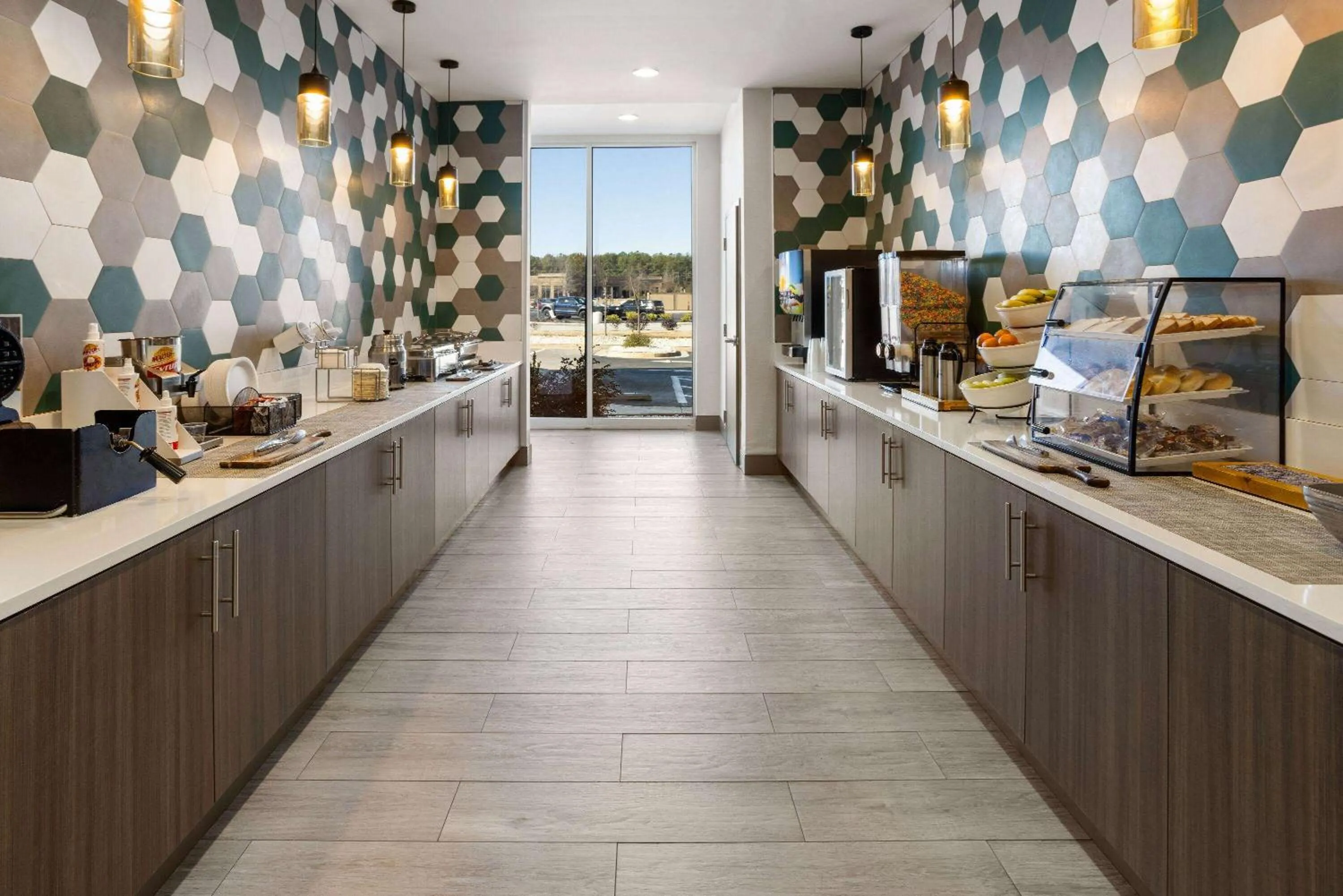 Breakfast in La Quinta Inn & Suites by Wyndham Locust Grove