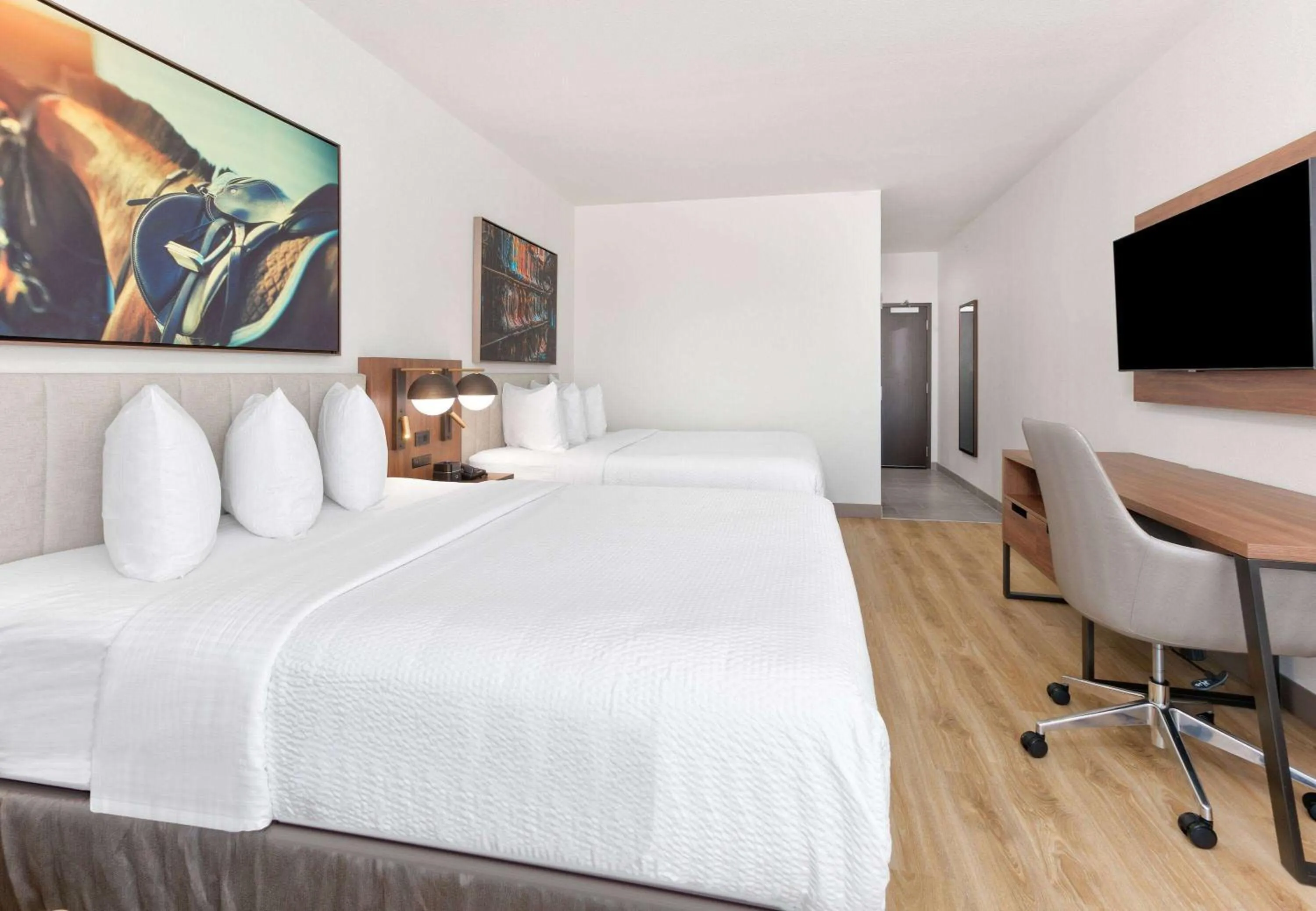 Photo of the whole room, Bed in La Quinta Inn & Suites by Wyndham Terrell