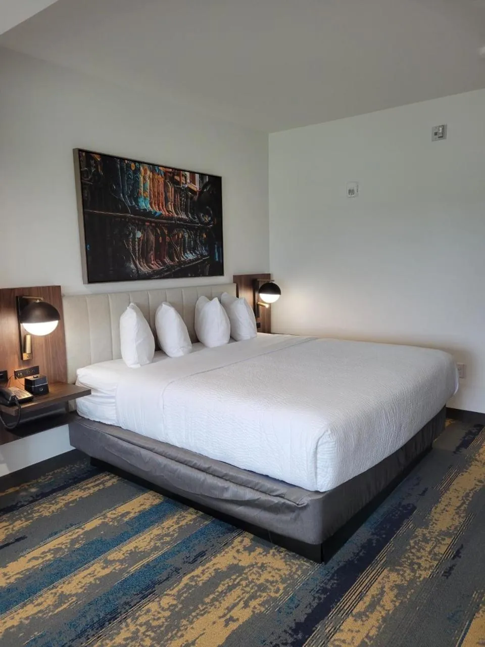 Bed in La Quinta Inn & Suites by Wyndham Terrell