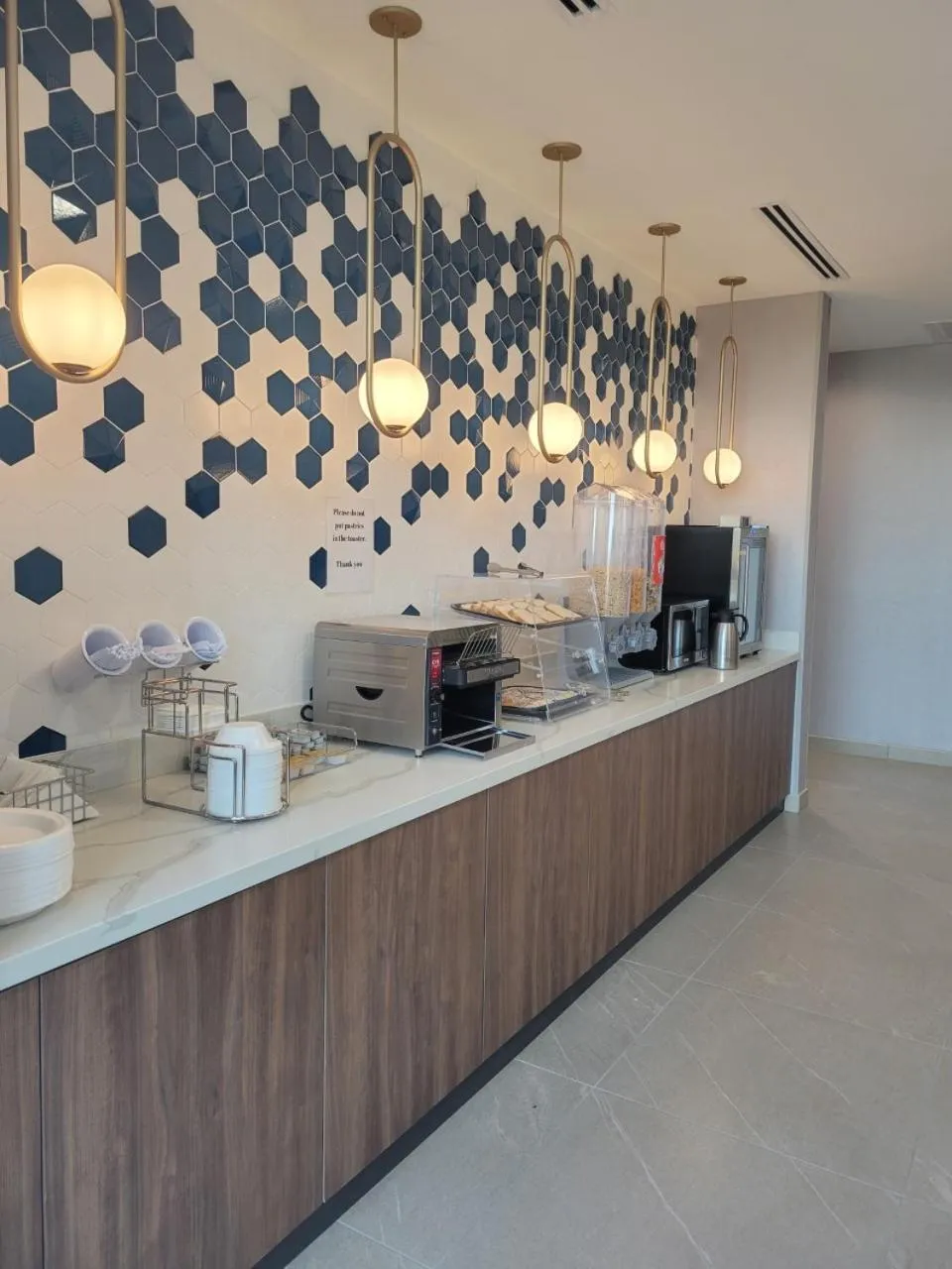 Breakfast in La Quinta Inn & Suites by Wyndham Terrell