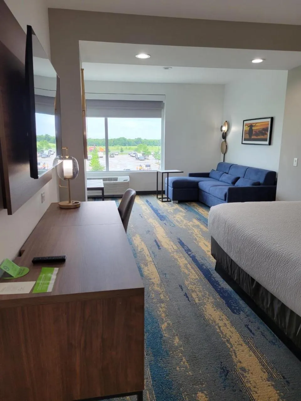 TV and multimedia, Bed in La Quinta Inn & Suites by Wyndham Terrell