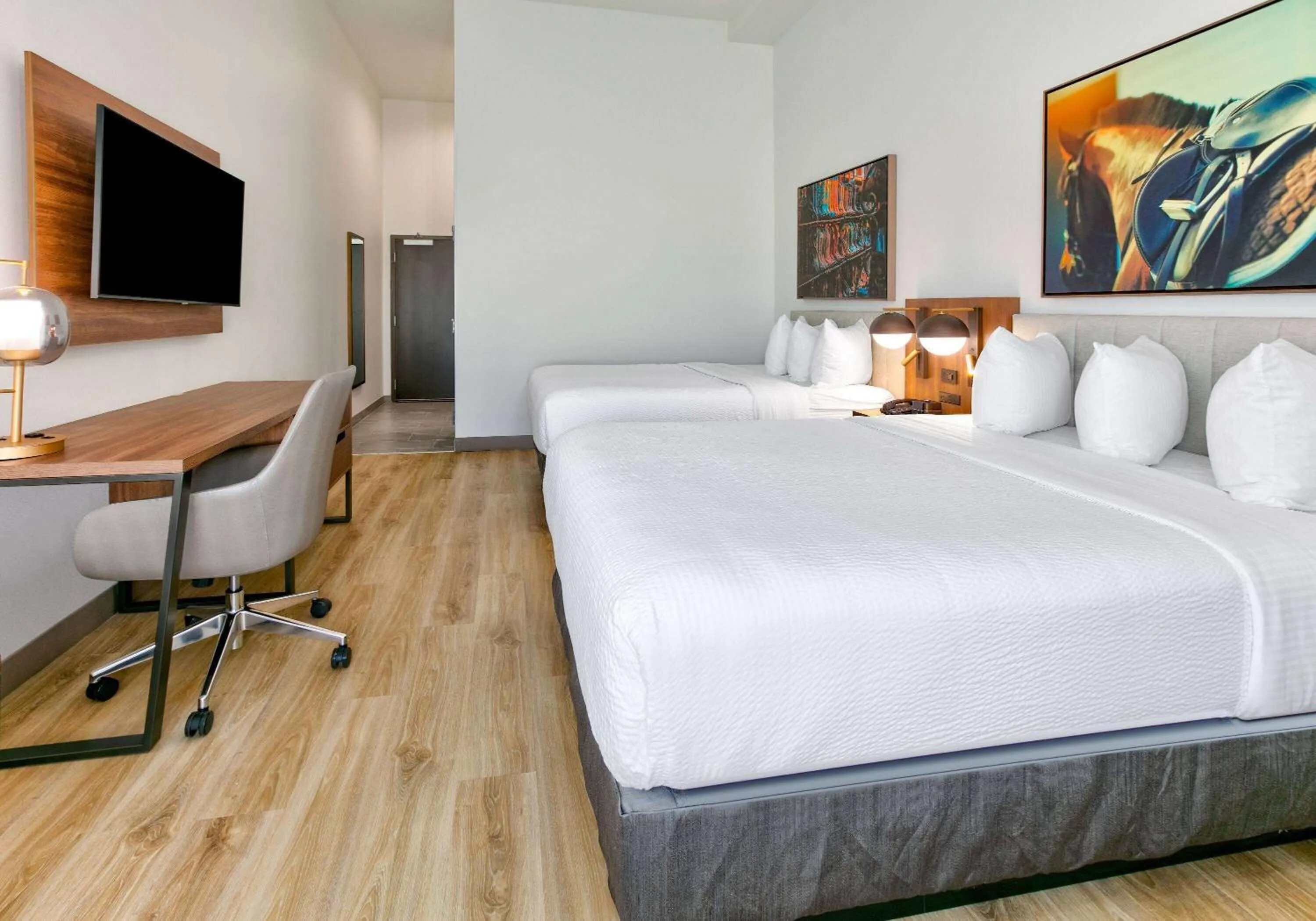 Bed in La Quinta Inn & Suites by Wyndham Terrell