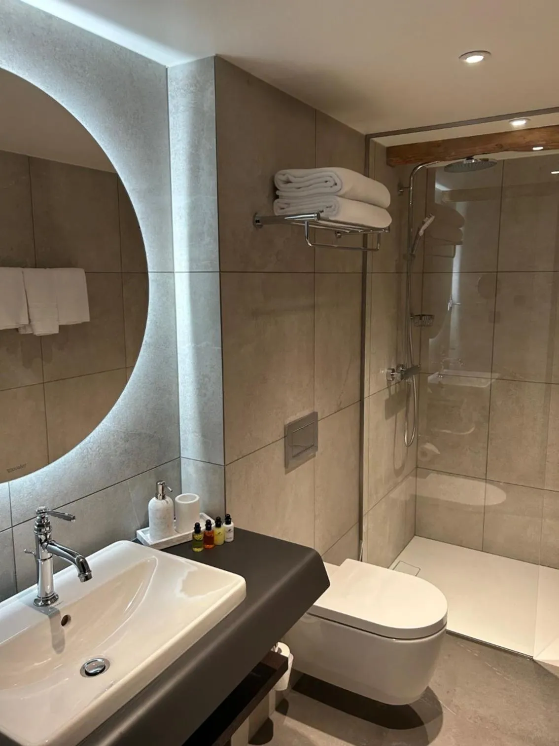 Shower in Padise Manor