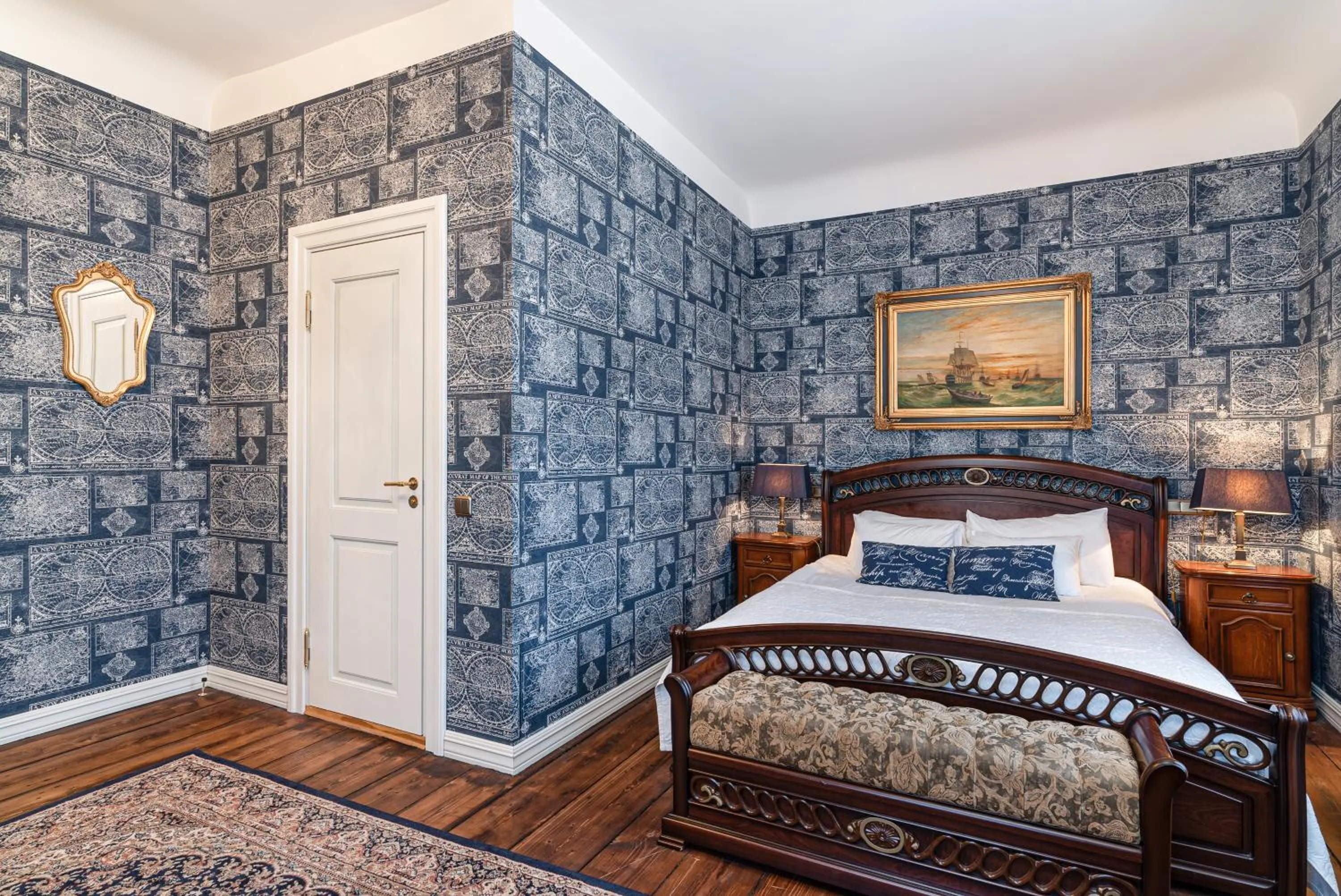 Bedroom, Bed in Padise Manor