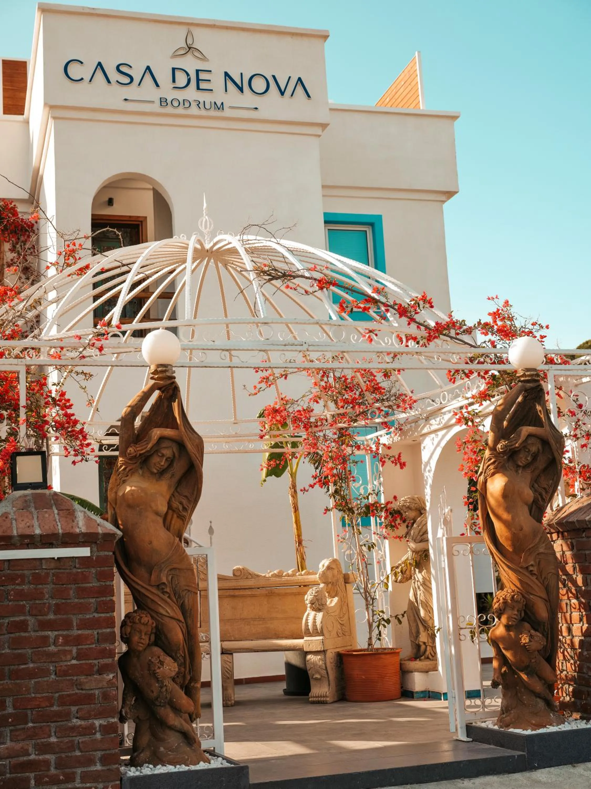 Property building in Casa De Nova Hotel