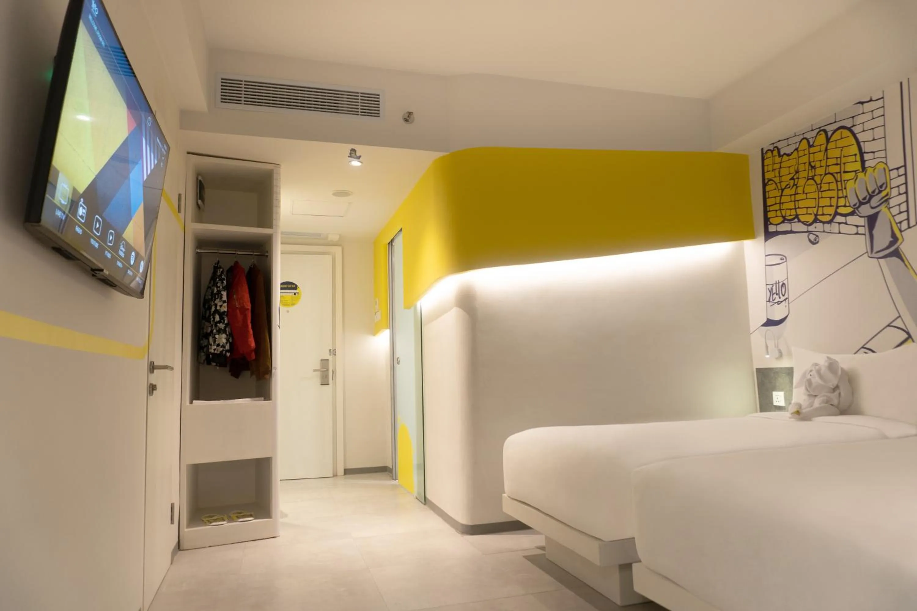 Photo of the whole room, Bed in Yello Hotel Jambi