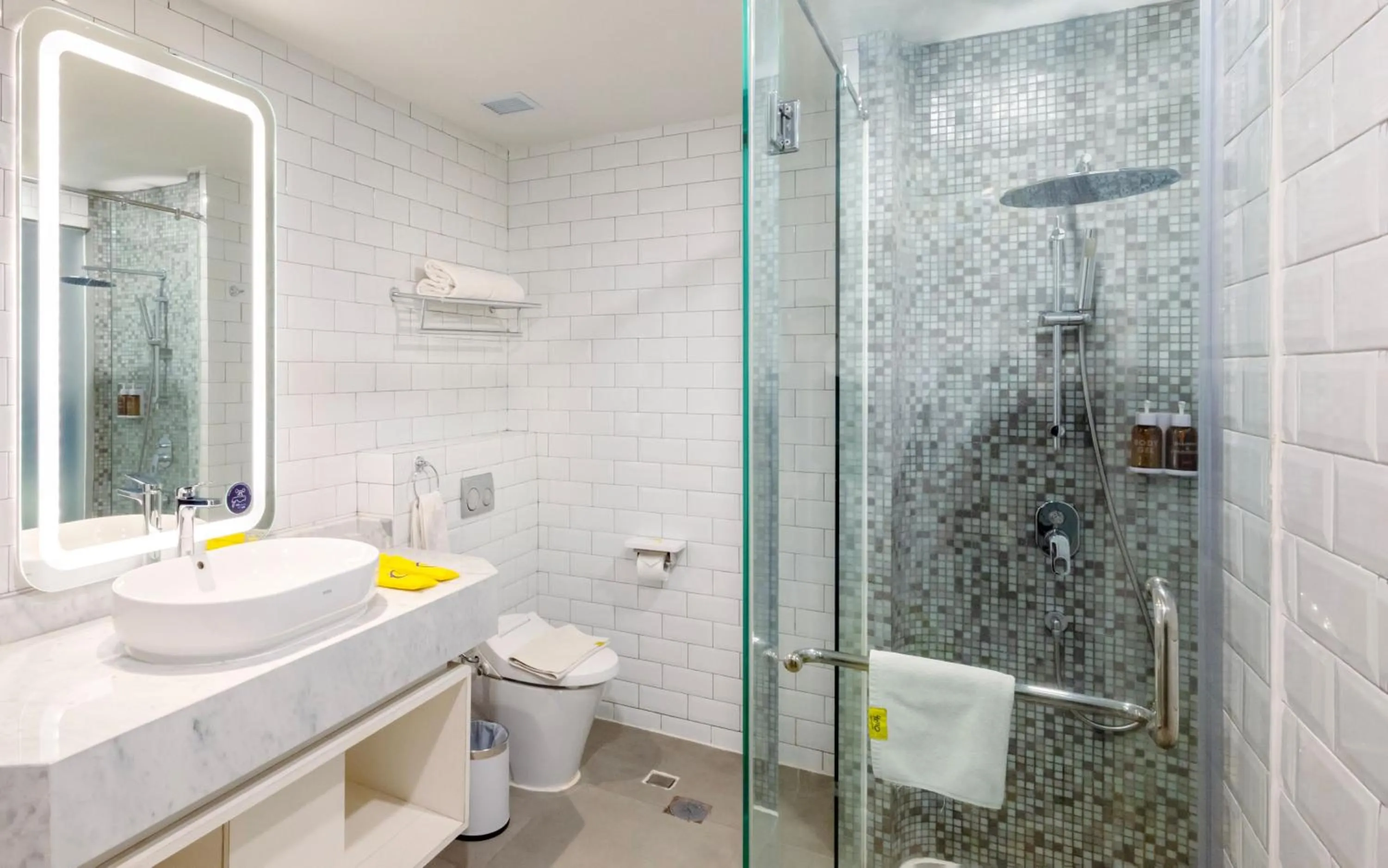 Bathroom in Yello Hotel Jambi