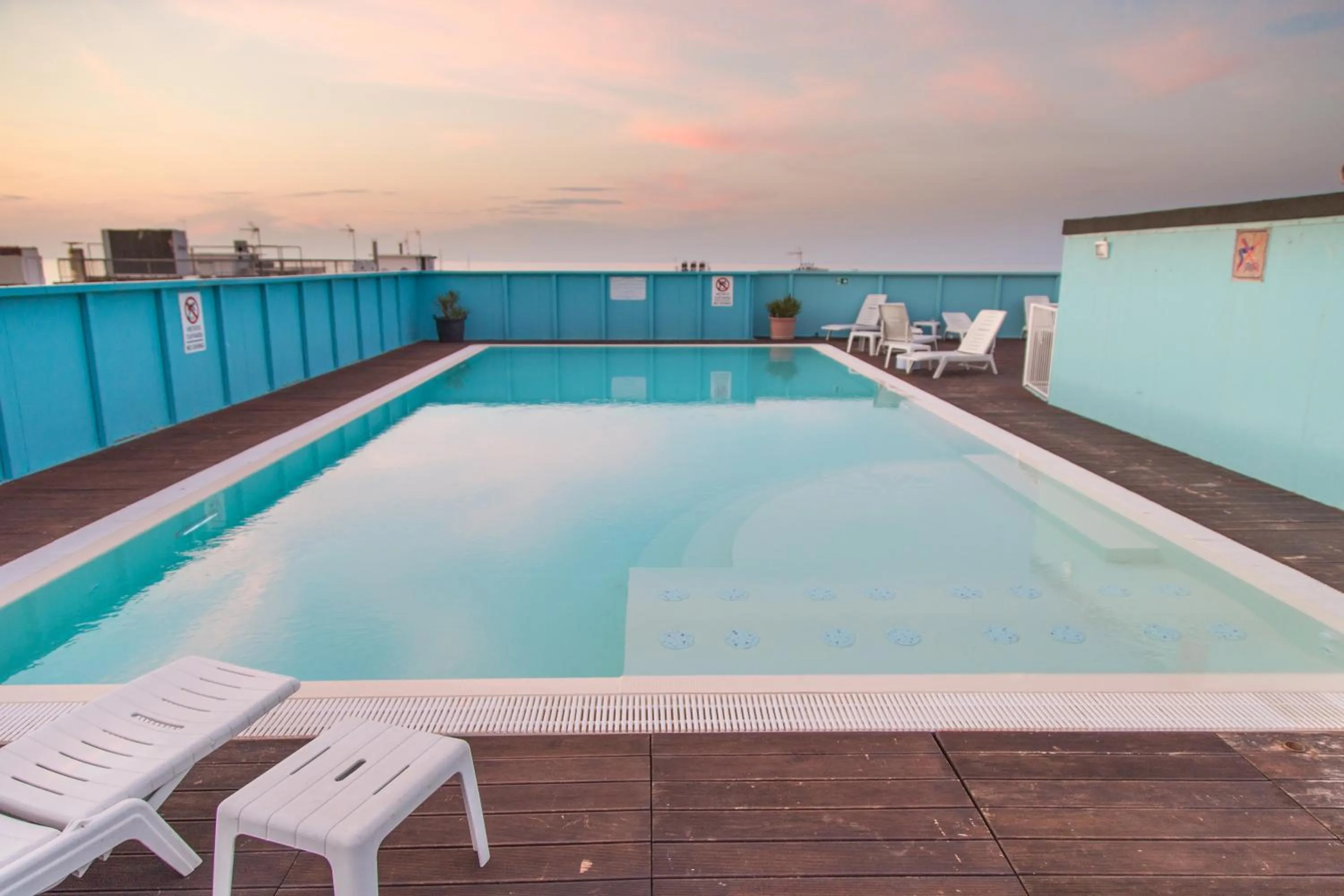 Swimming pool in Hotel Elite Cattolica