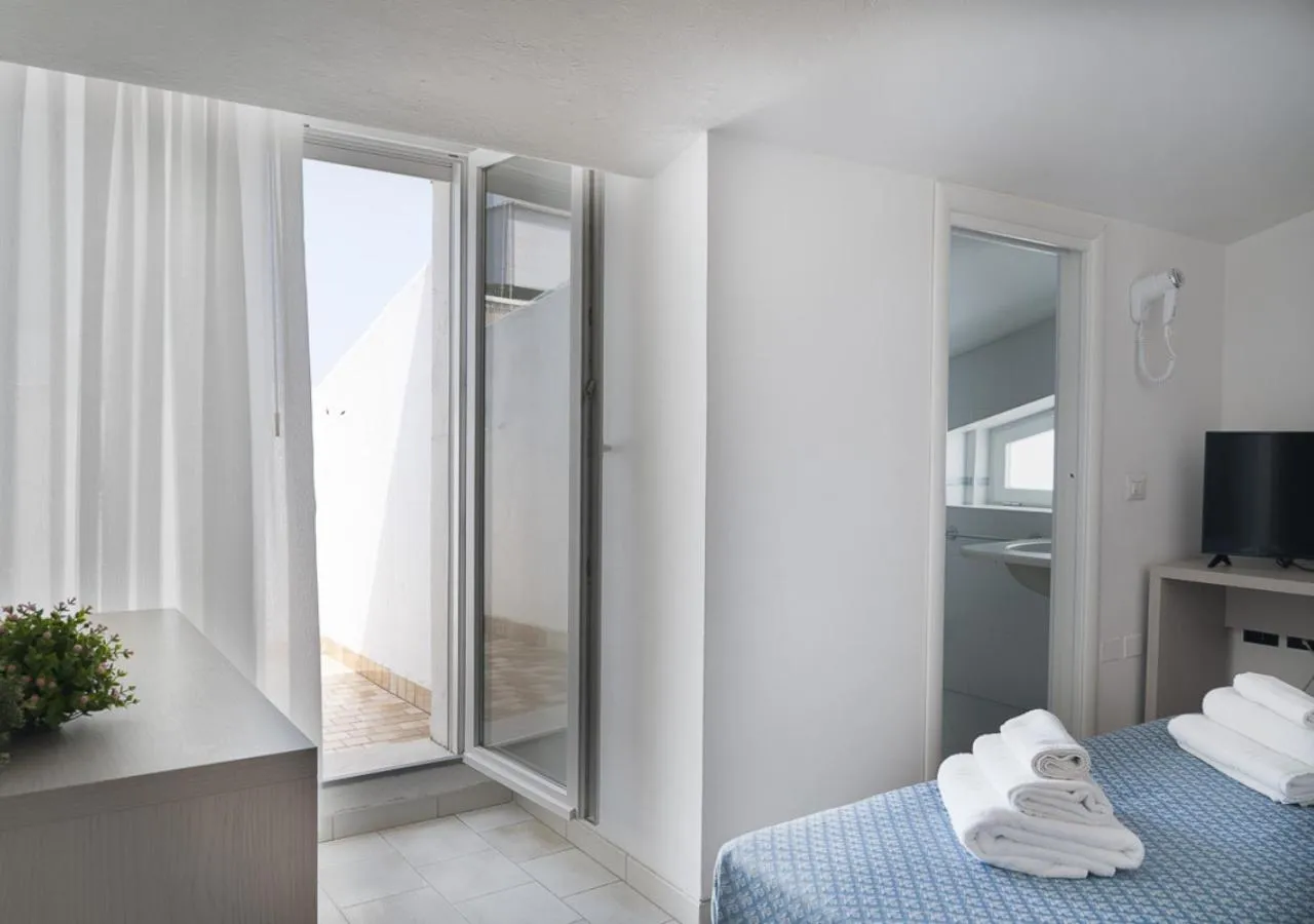 Bathroom, Bed in Hotel Elite Cattolica