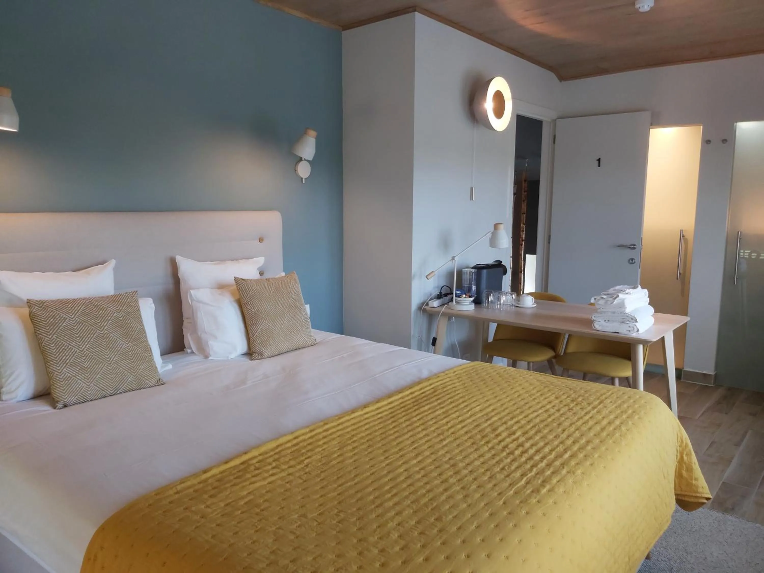 Toilet, Bed in B&B Entre Champs