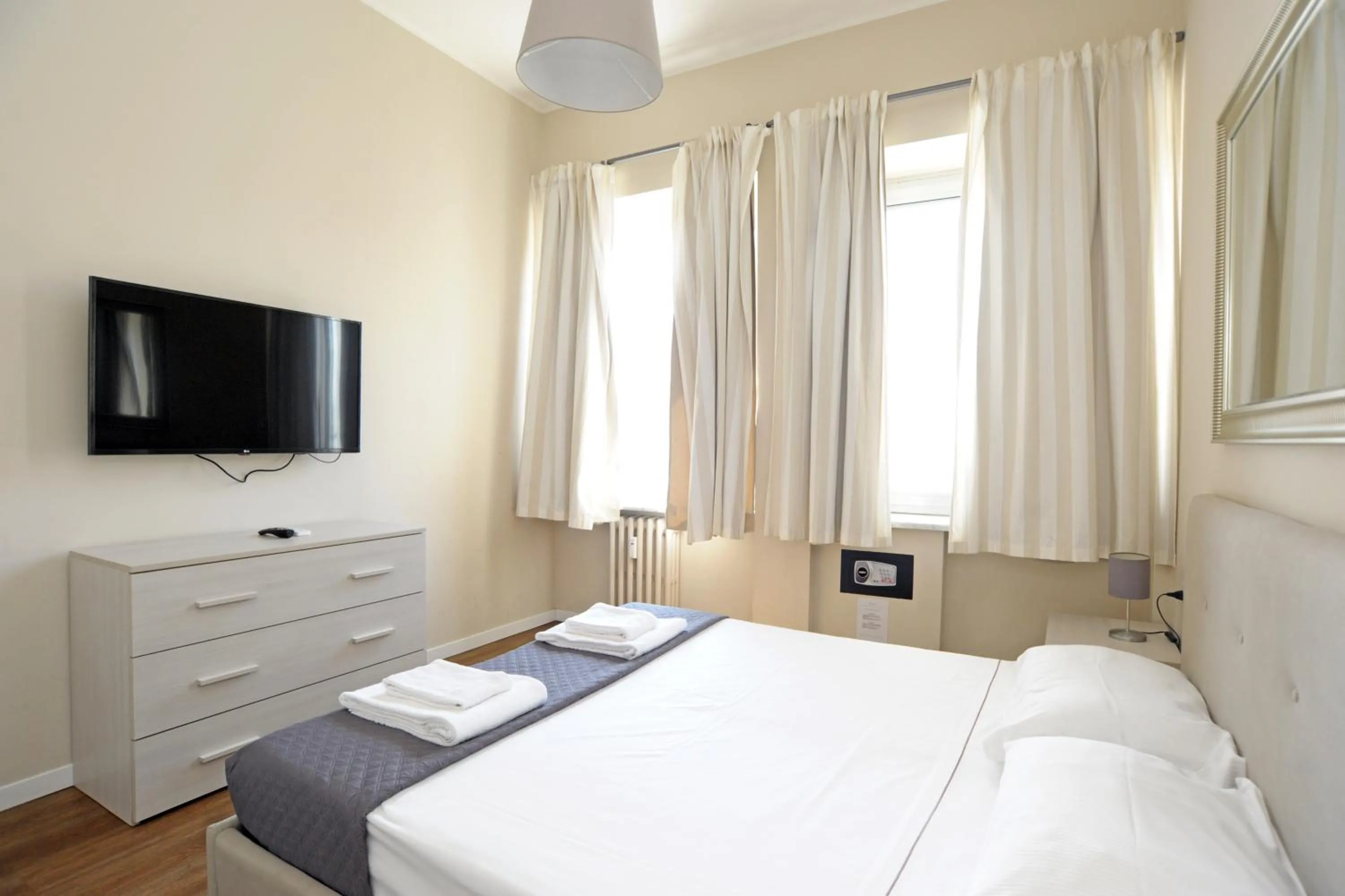 Bedroom, Bed in Via Torino Apartment 3
