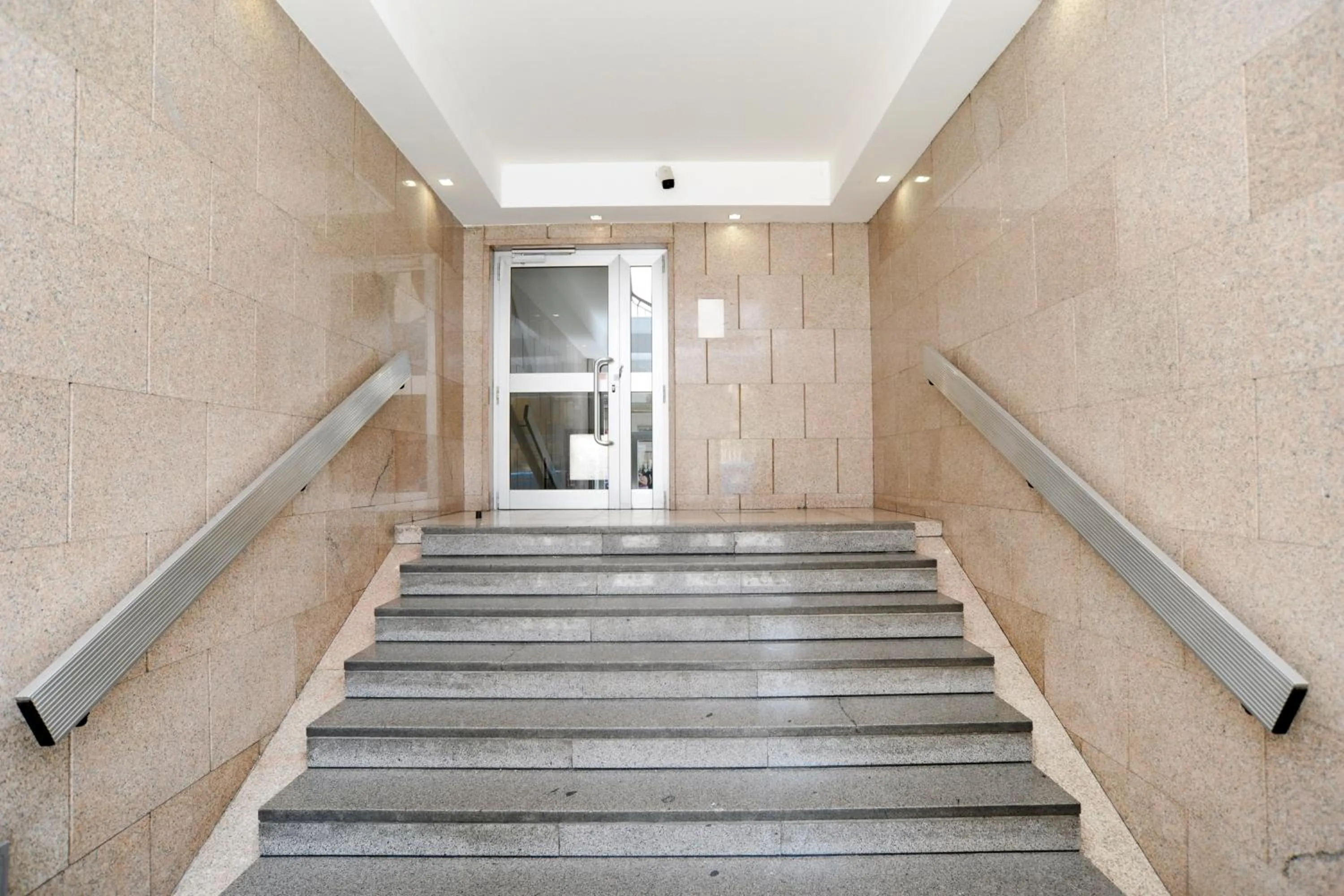 Facade/entrance in Via Torino Apartment 3