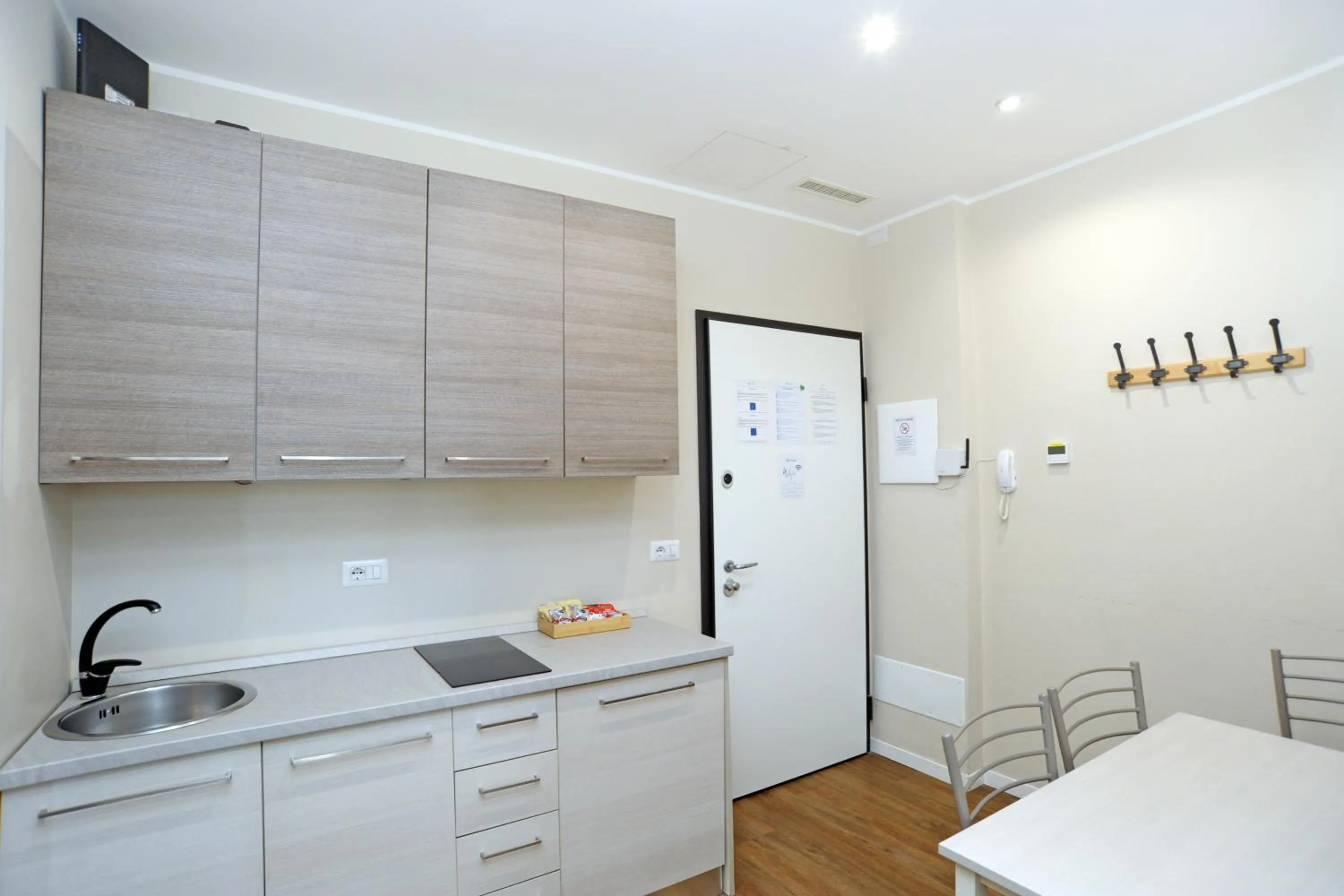 Kitchen or kitchenette, Bed in Via Torino Apartment 3