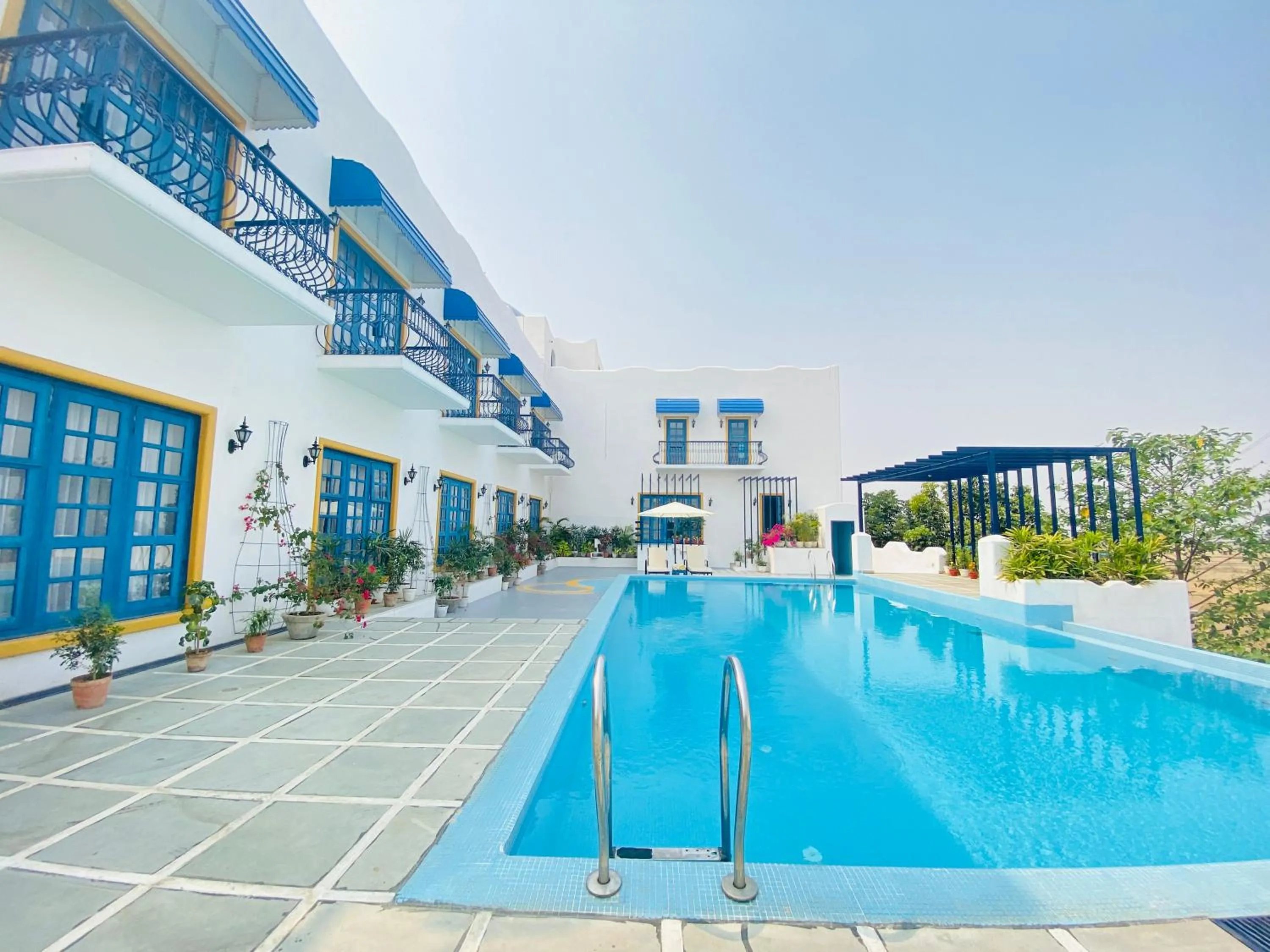 Swimming pool in Ananda Resorts Shantiniketan