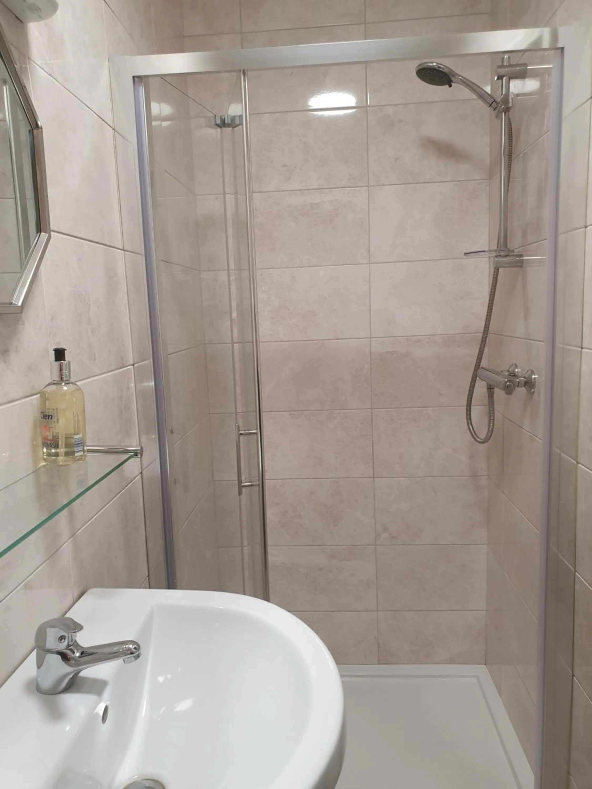 Bathroom in Willards B&B