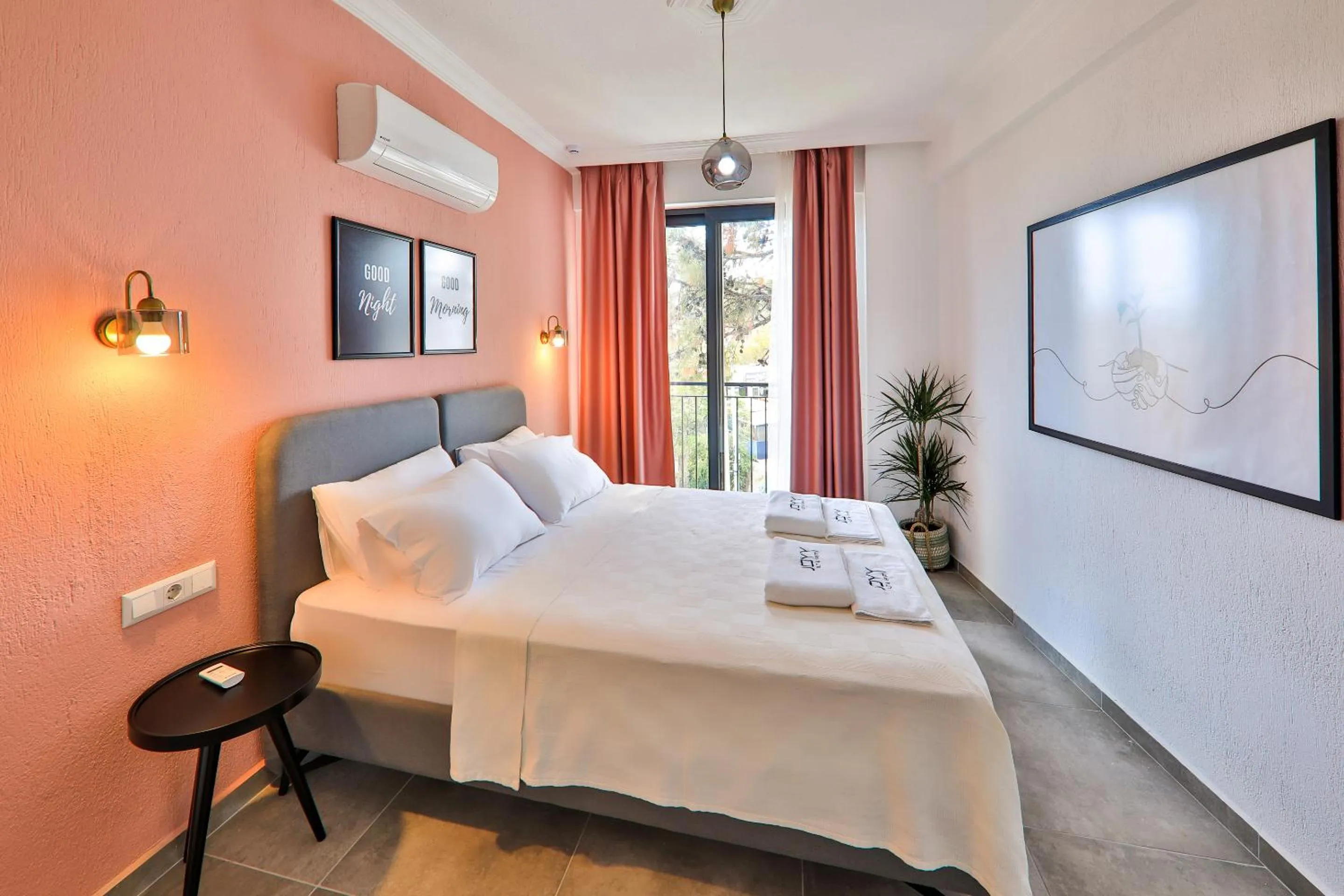 Bed in Joyy Suit Apart