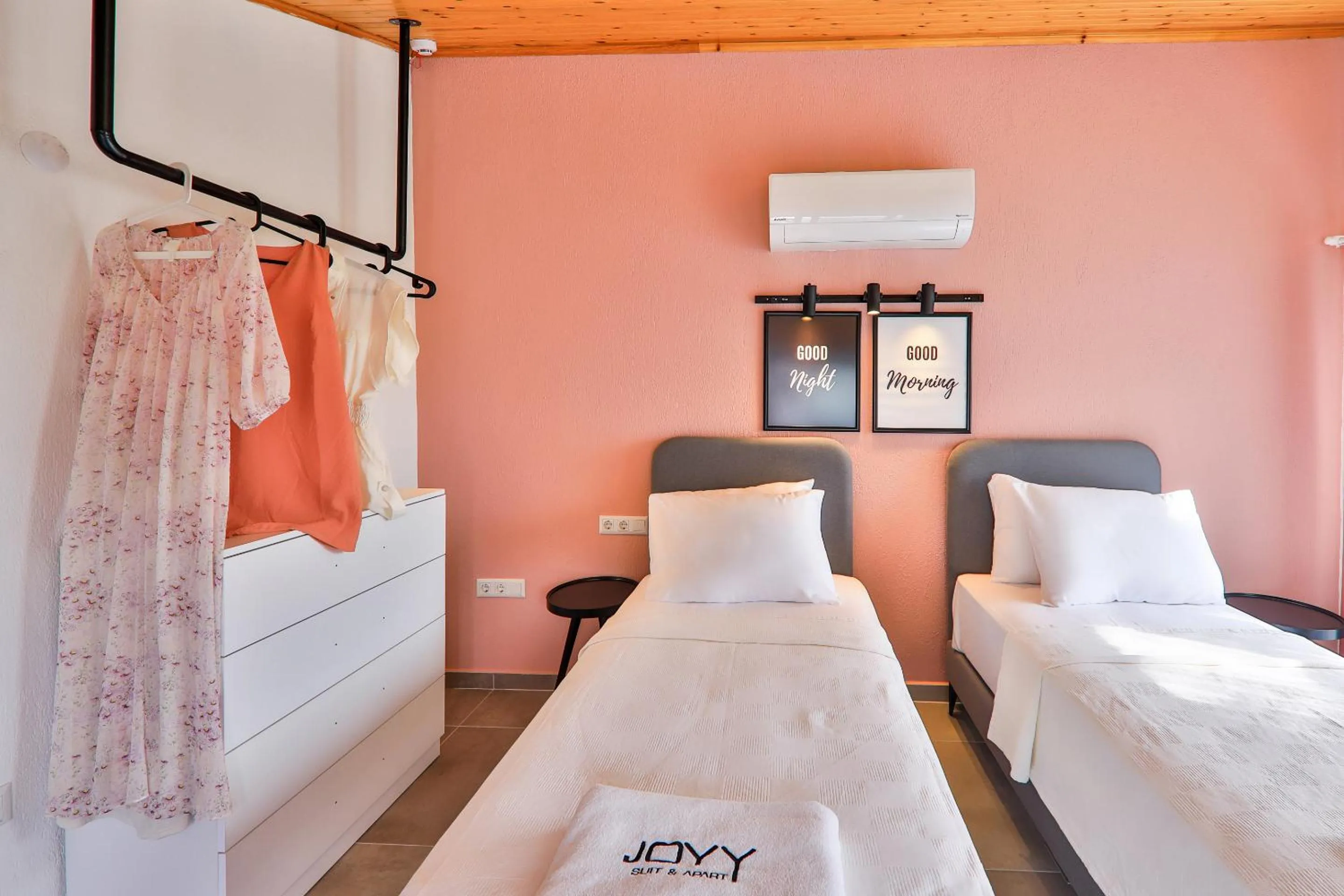 Photo of the whole room in Joyy Suit Apart