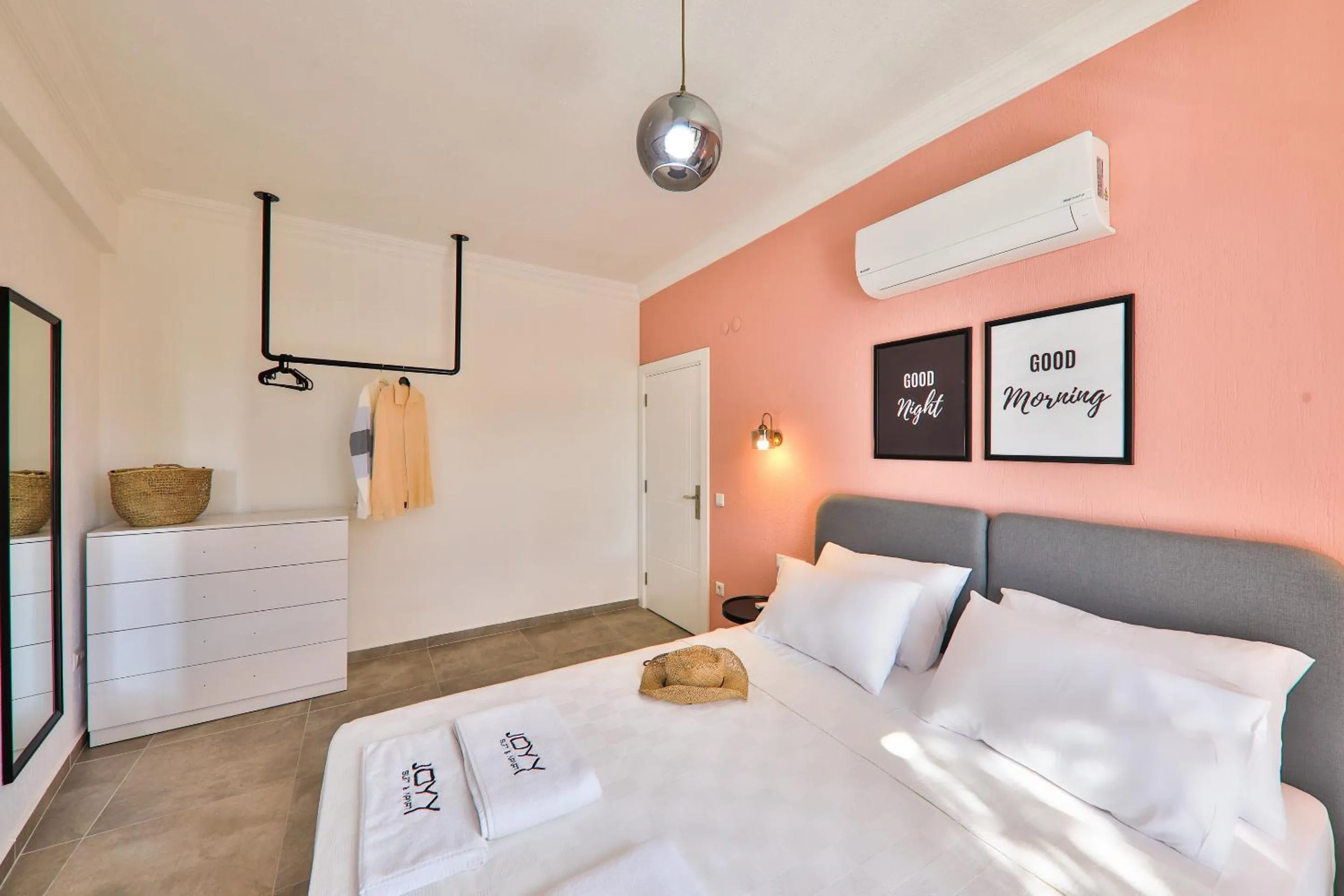 Photo of the whole room in Joyy Suit Apart