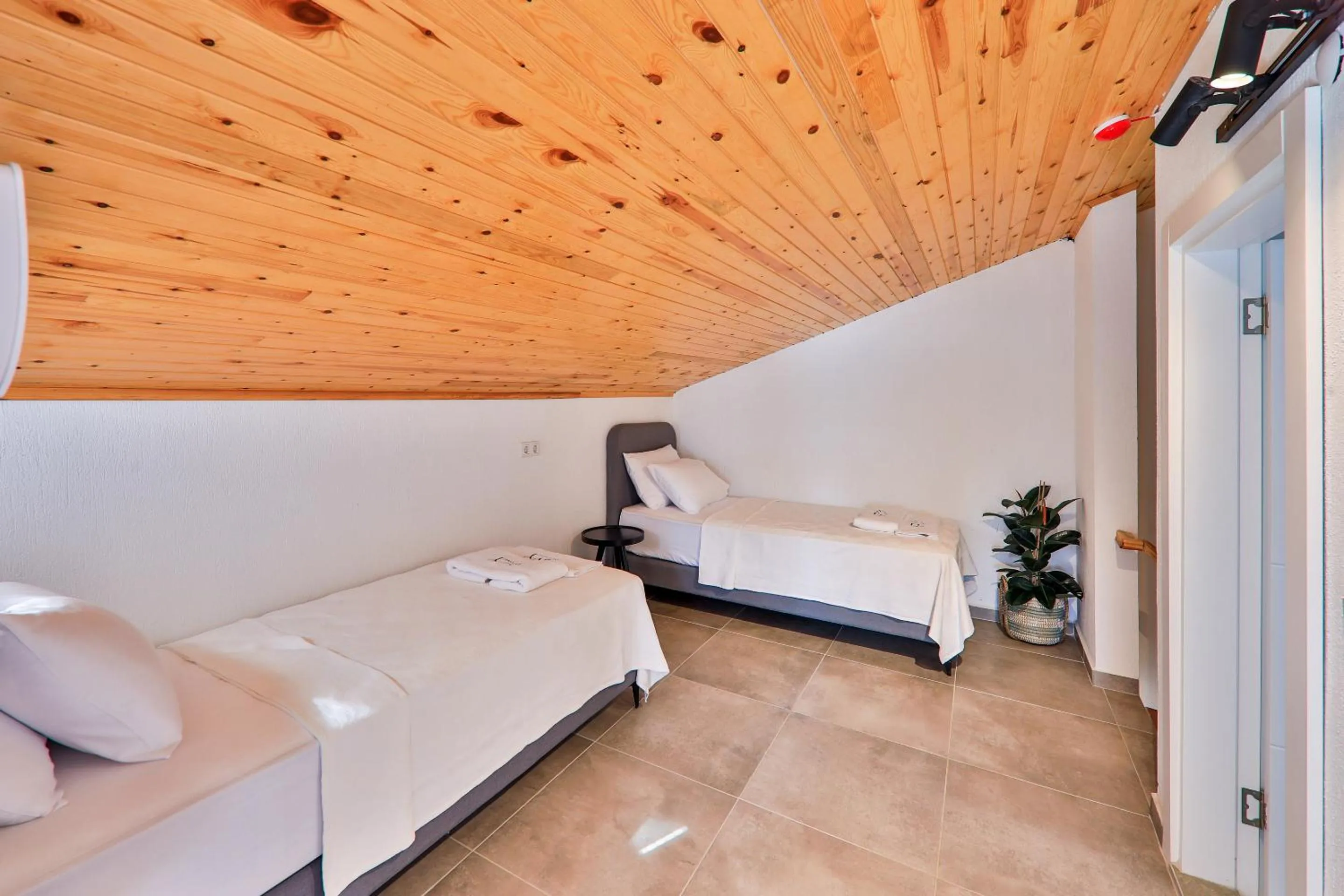 Bed in Joyy Suit Apart